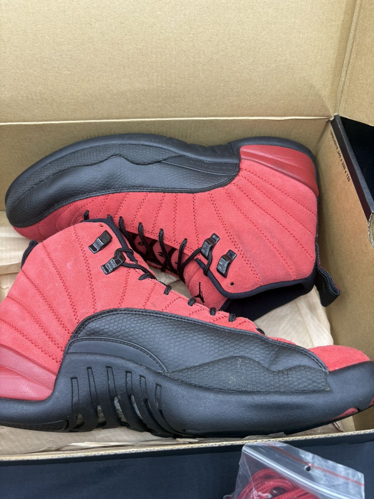 Jordan Brand Jordan 12 reverse flu game Size US 10 / EU 43 - 2 Thumbnail
