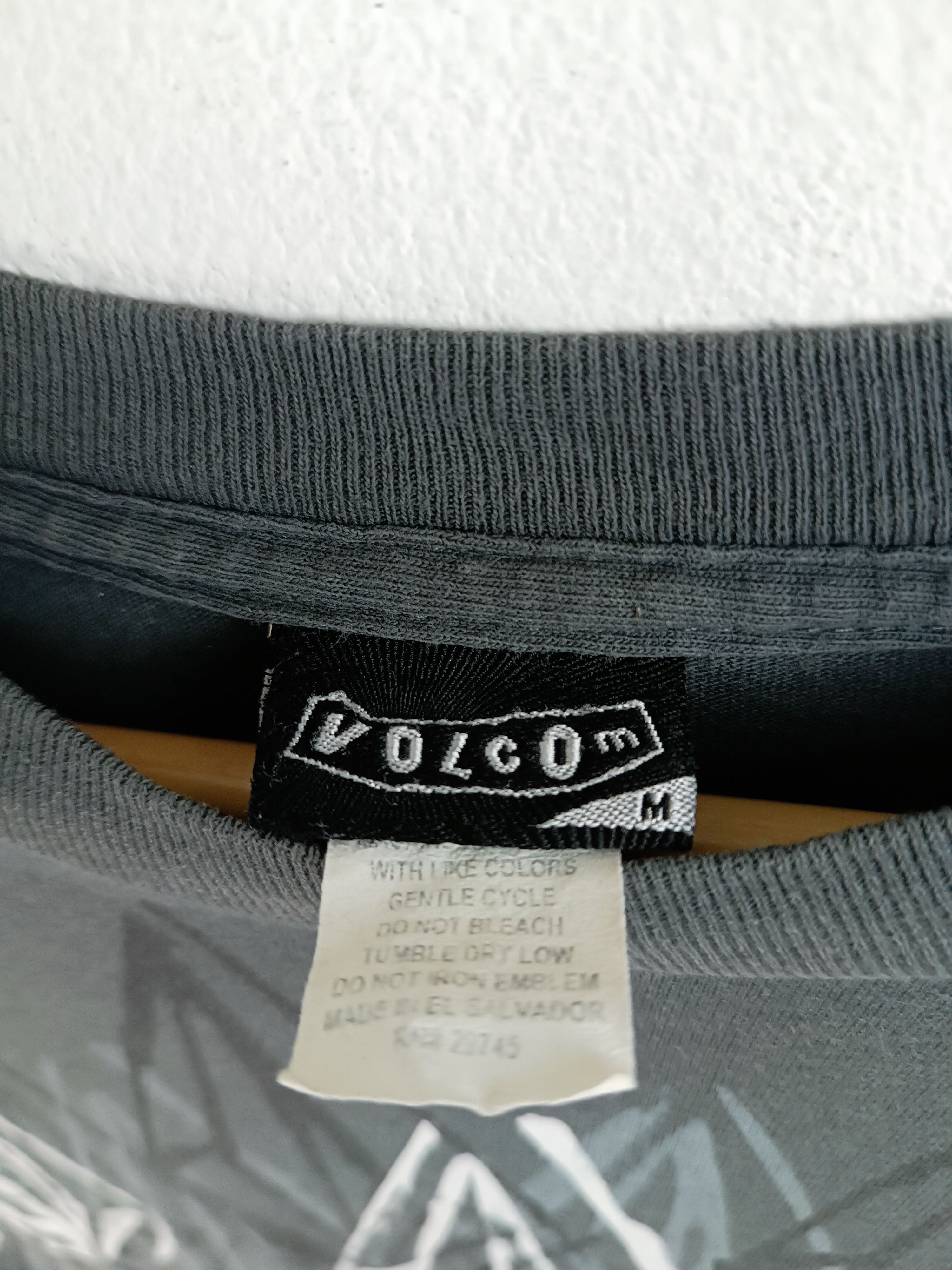Vintage VINTAGE 2000s VOLCOM CLASSIC AOP SKATEBOARDING GRUNGE Y2K Ts Size US M / EU 48-50 / 2 - 7 Thumbnail