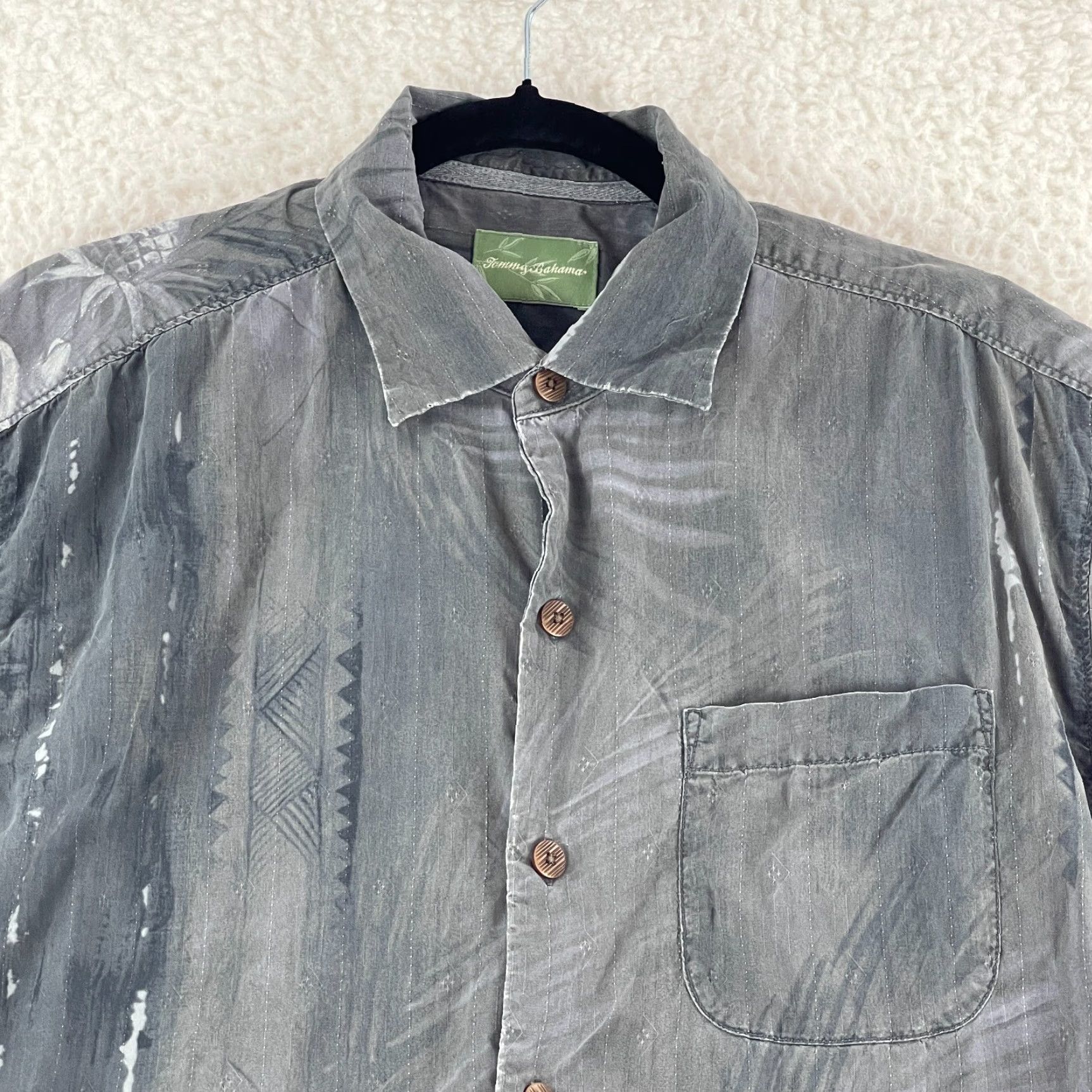 Tommy Bahama Tommy Bahama Button-Up Shirt Mens Large Gray Hawaiian Print 100% Silk Casual SS Size US L / EU 52-54 / 3 - 3 Thumbnail