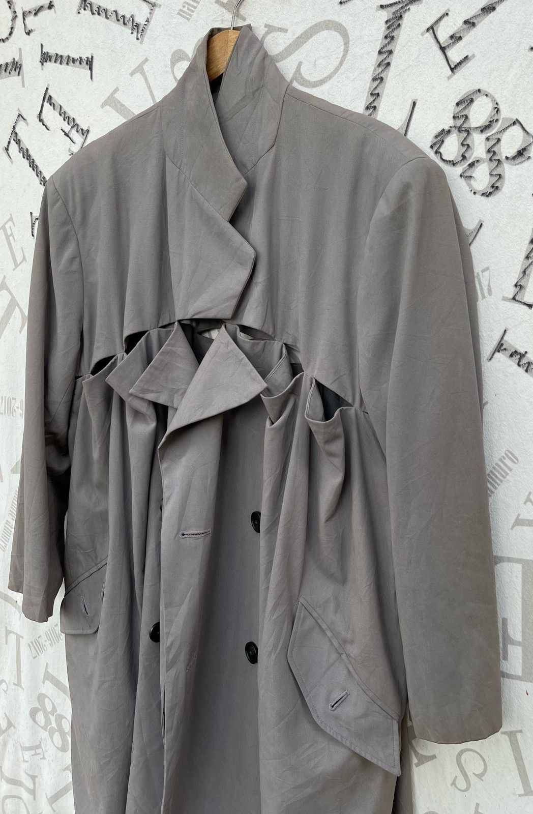 Issey Miyake 🔥A/W 1990'S ISSEY MIYAKE DOUBLE BREASTED CUT-OUT OVERCOAT Size US M / EU 48-50 / 2 - 8 Thumbnail