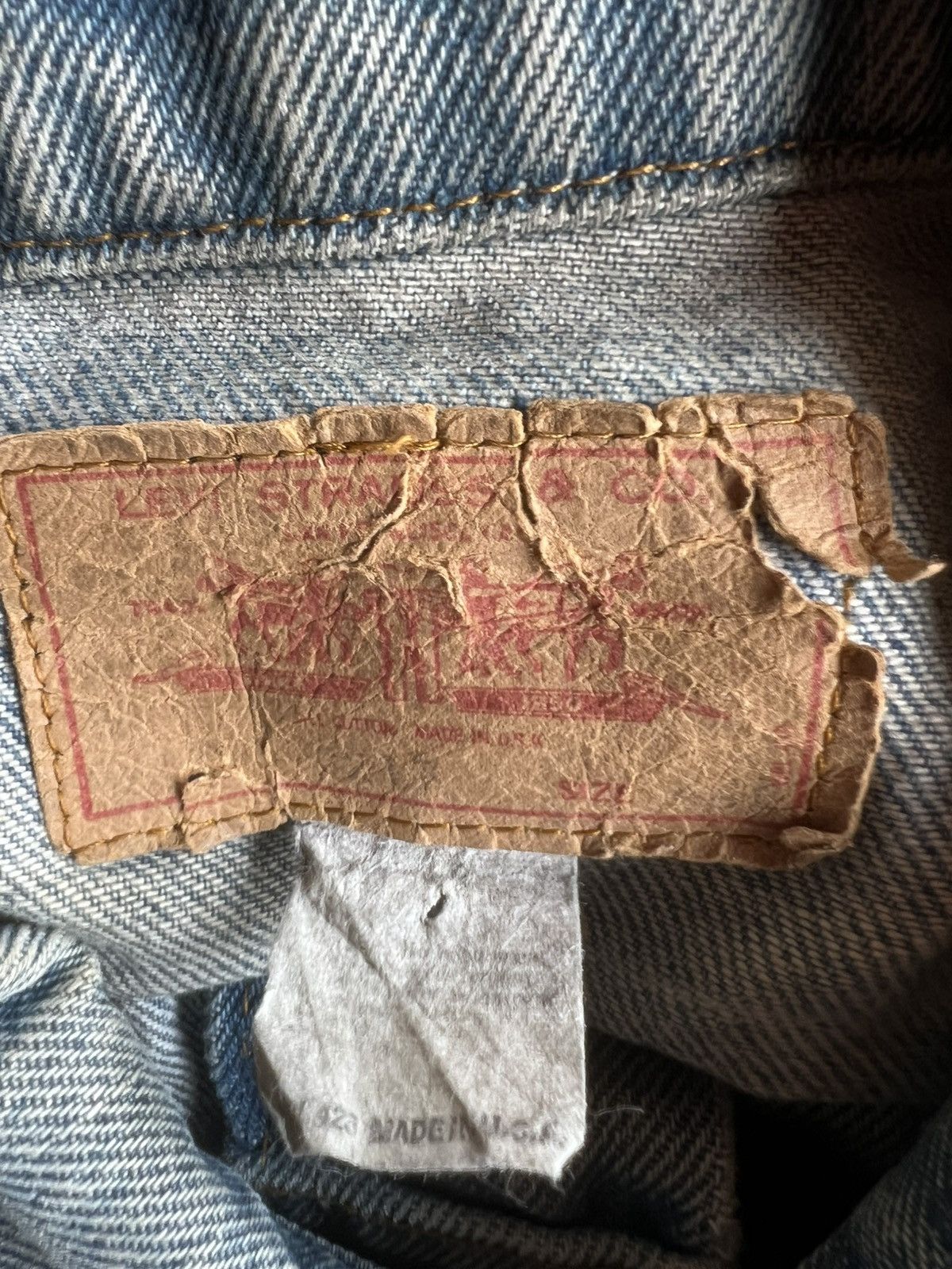 Levi's Trashed VTG 70s Levi’s Type 3 Distress Denim Trucker Jacket Size US L / EU 52-54 / 3 - 6 Thumbnail
