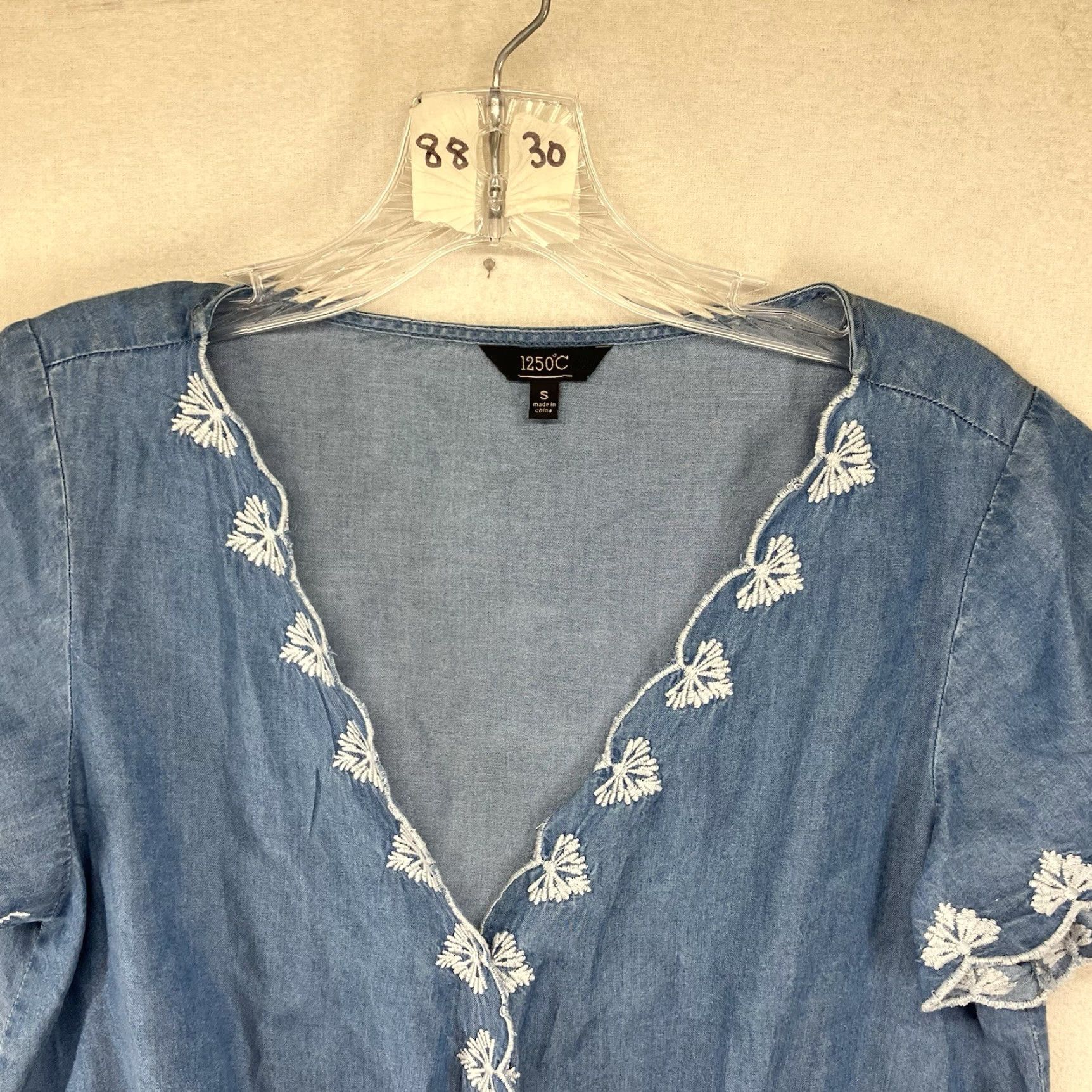 Vintage VINTAGE 1250'C Women's Chambray Shirt Small Casual Bohemian Western Blue Embroidered Lyocell Size S / US 4 / IT 40 - 4 Thumbnail