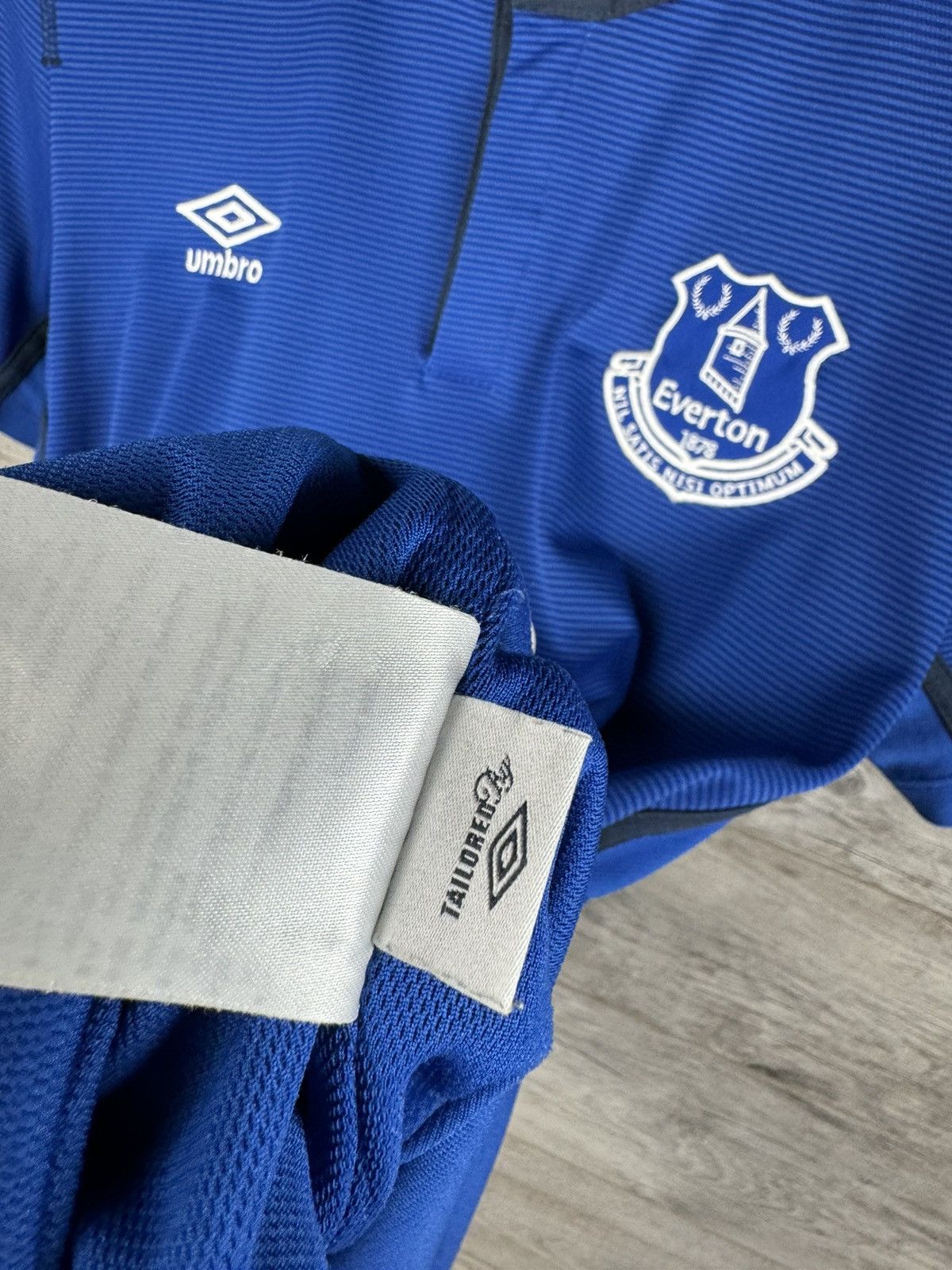Umbro VINTAGE UMBRO EVERTON SOCCER JERSEY SIZE S Size US S / EU 44-46 / 1 - 15 Thumbnail