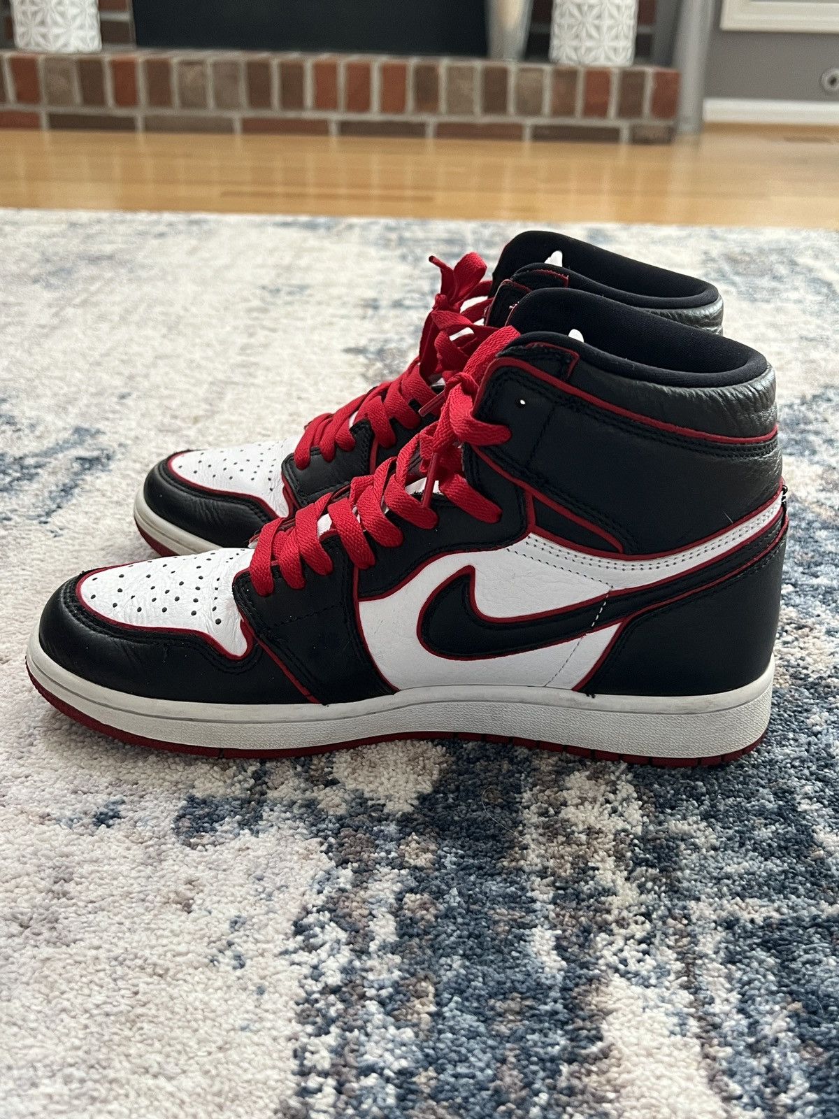 Jordan Brand Nike Air Jordan Retro 1 High OG Bloodline Size US 9 / EU 42 - 5 Thumbnail