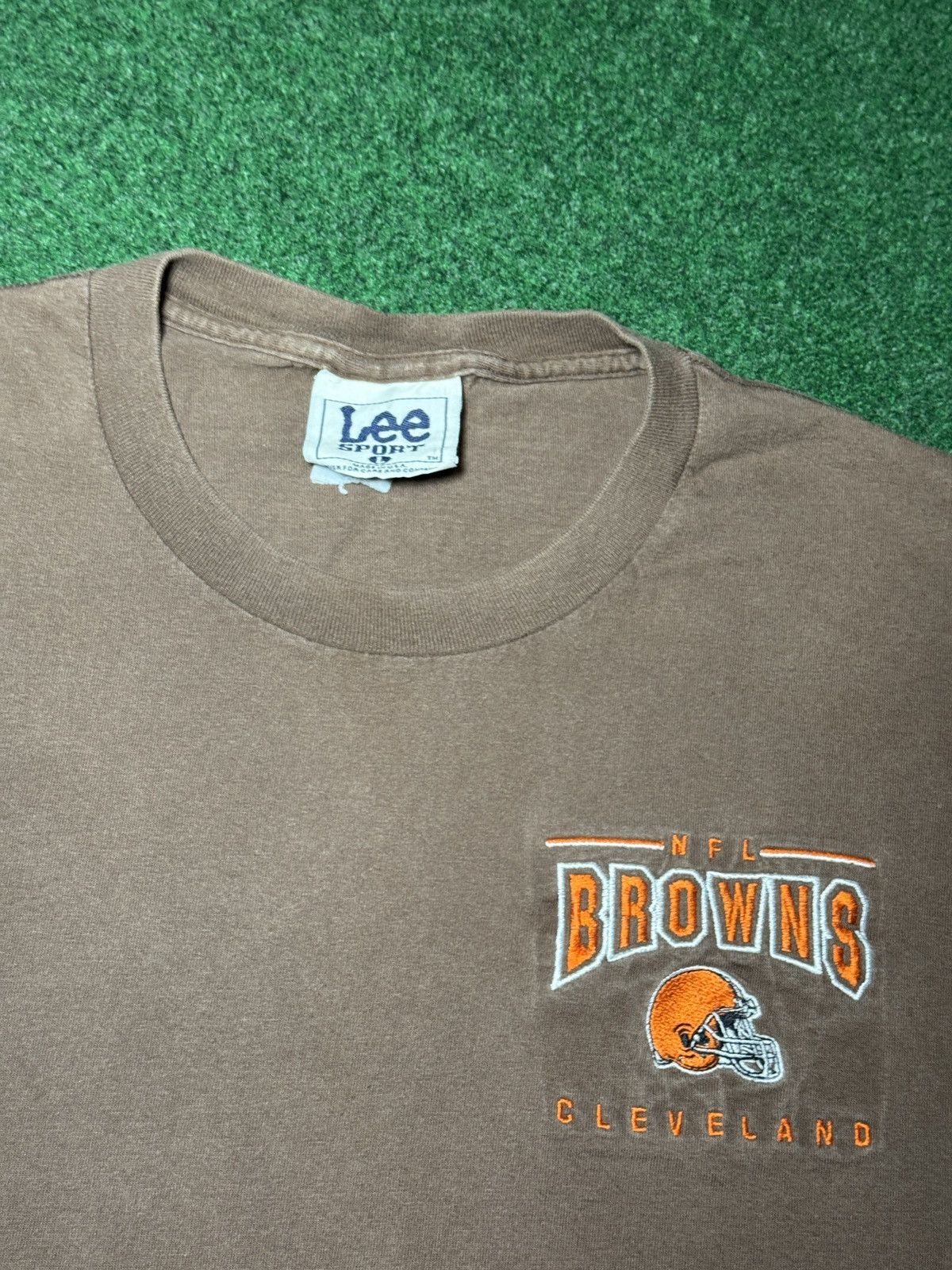 Vintage Vintage 90s Cleveland Browns Lee Sport Nutmeg Faded T Shirt Size US L / EU 52-54 / 3 - 2 Thumbnail