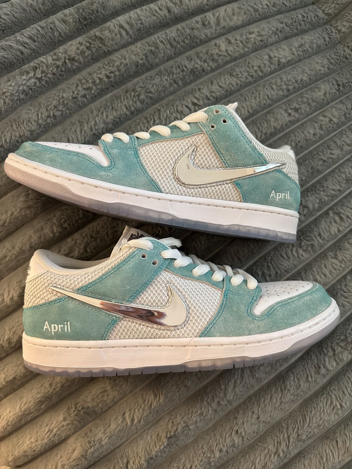 Nike SB Size 9.5- April Nike sb dunk Size US 9.5 / EU 42-43 - 7 Thumbnail