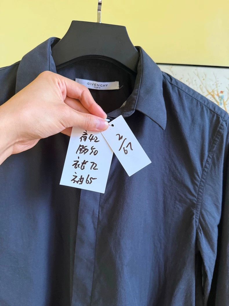 Givenchy Givenchy Size40 Size 40 Showpiece Monkey Group Shirt. Class Size US M / EU 48-50 / 2 - 3 Thumbnail