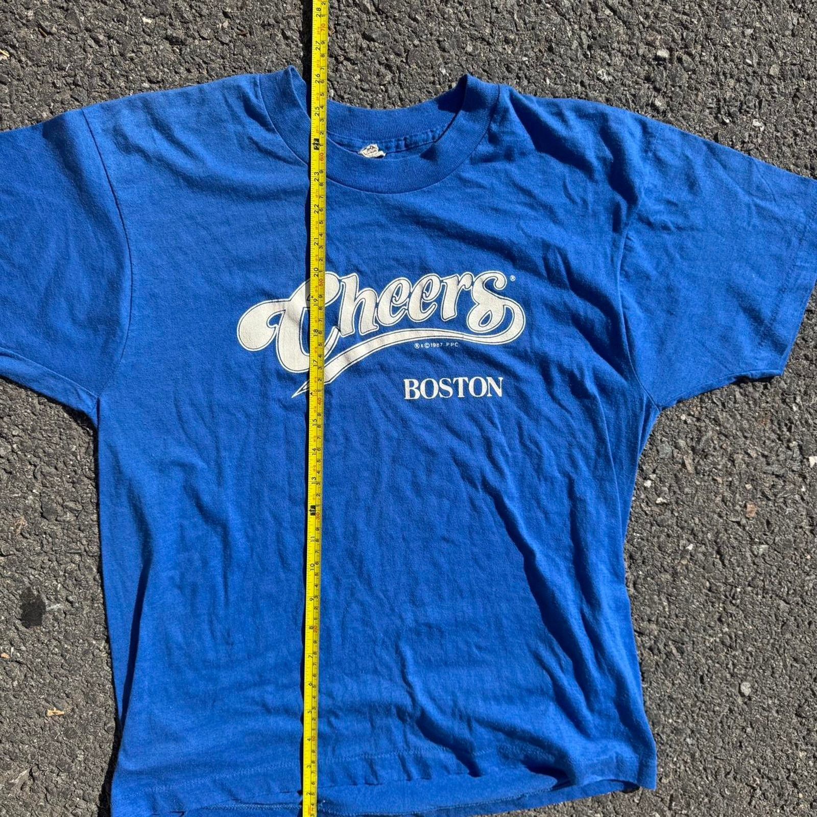 Fruit Of The Loom Vintage 1987 Cheers TV Show T-Shirt – Size Large Size US L / EU 52-54 / 3 - 5 Thumbnail