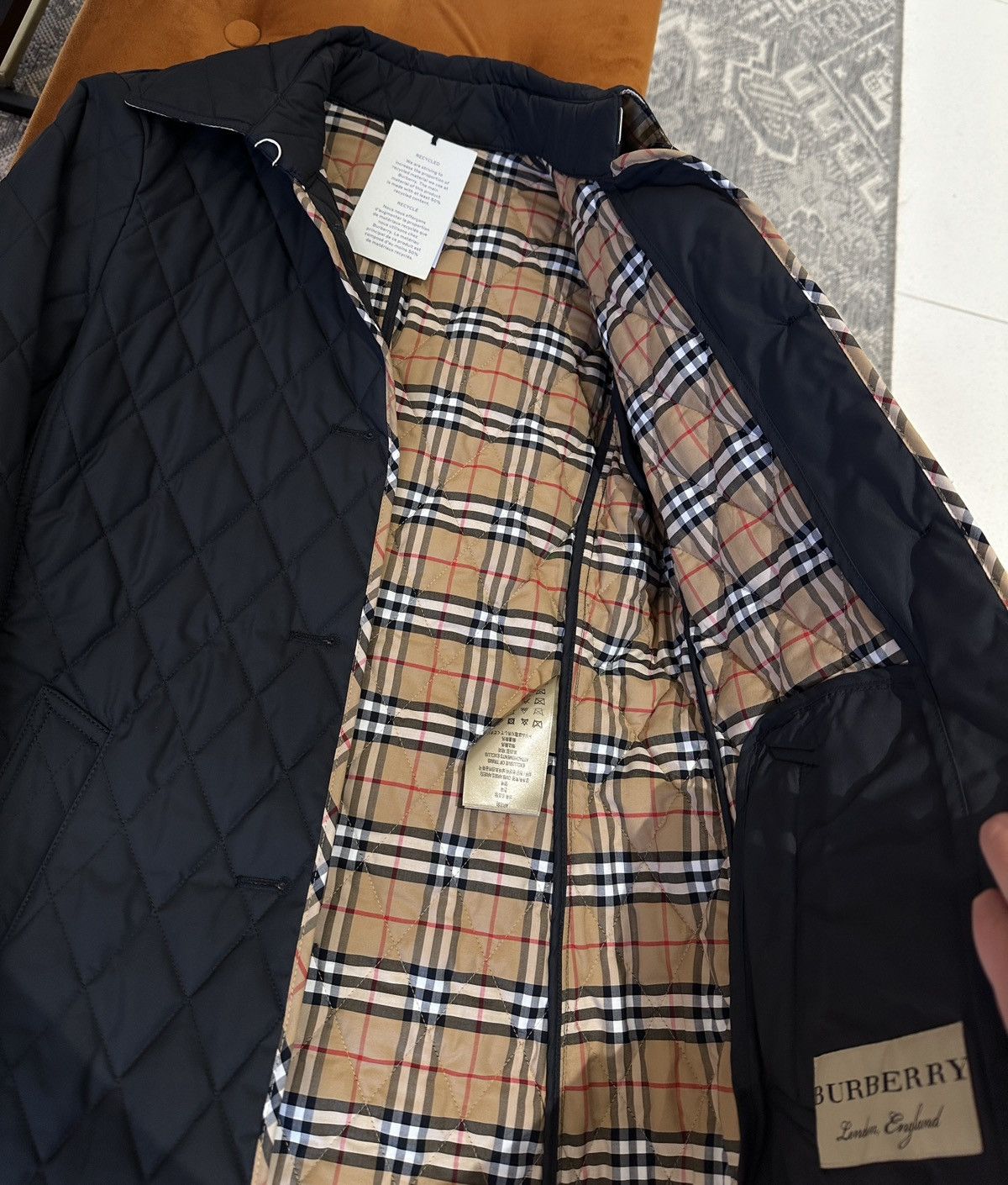 Burberry Burberry Quilted Nylon Barn Jacket Size S / US 4 / IT 40 - 2 Thumbnail
