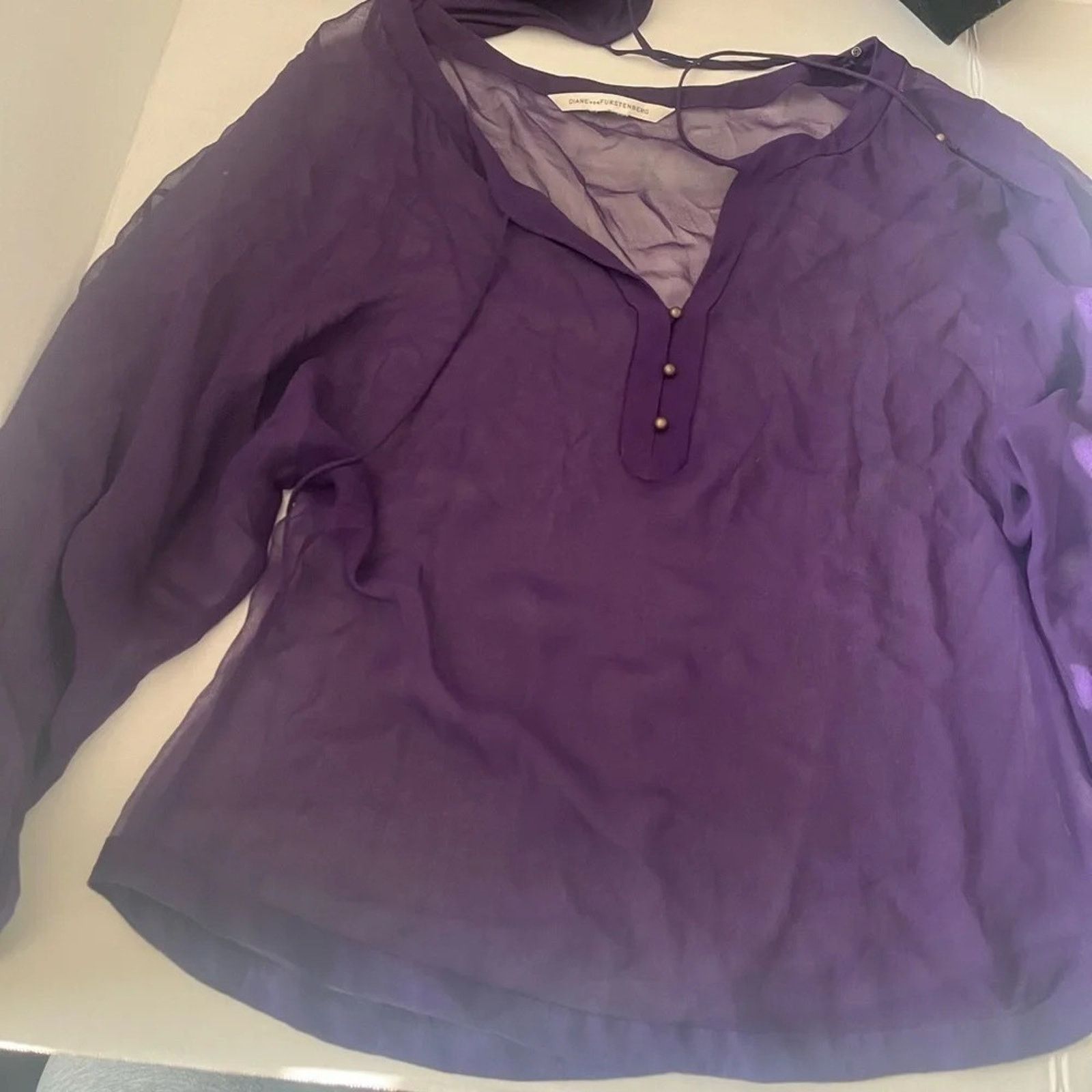Diane von Furstenberg Diane von Furstenberg 100% silk two piece top, size 2 Size XS / US 0-2 / IT 36-38 - 1 Thumbnail