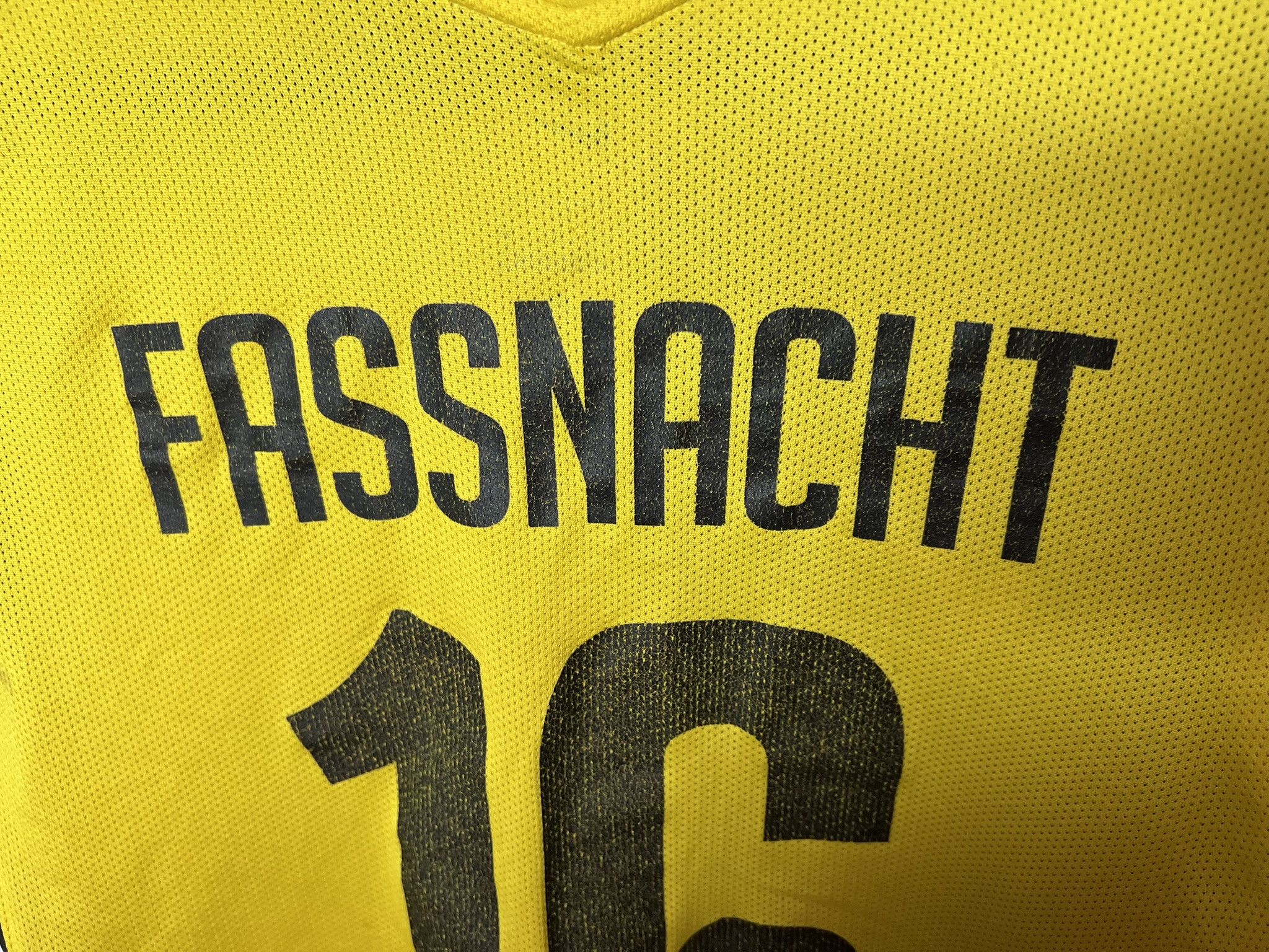 Nike FASSNACHT #16 YOUNG BOYS 2021 2022 HOME FOOTBAL SHIRT SOCCER Size US S / EU 44-46 / 1 - 3 Thumbnail