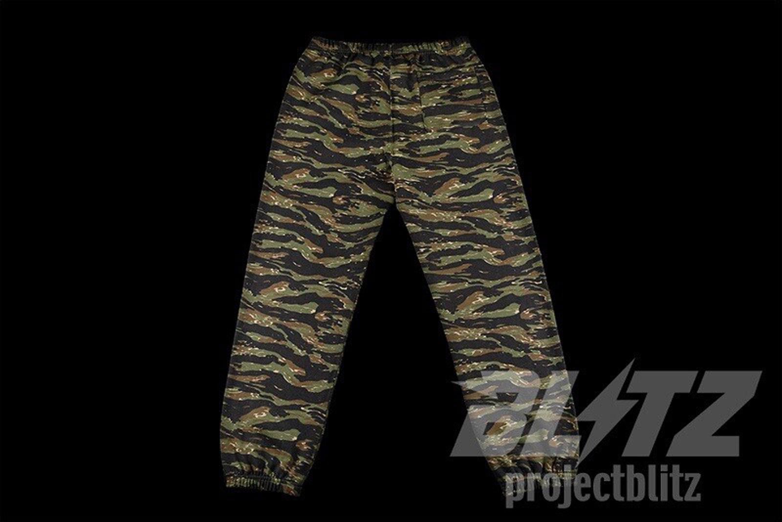 Supreme SS21 SUPREME SMALL BOX LOGO SWEATPANT SWEATPANTS TIGER CAMO Size US 30 / EU 46 - 3 Thumbnail
