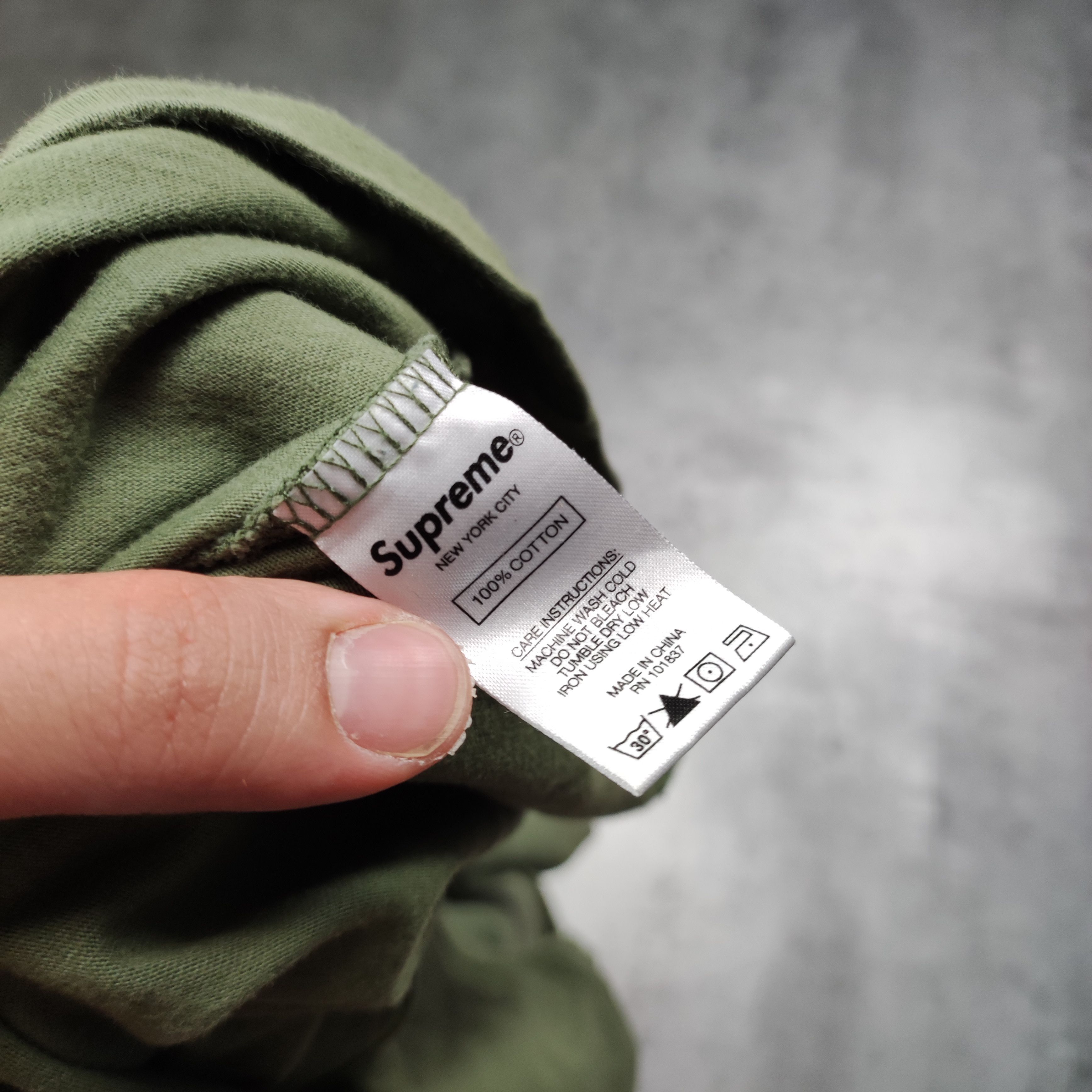 Supreme RARE Streetwear Supreme New York Patch Khaki Longsleeve Size US L / EU 52-54 / 3 - 7 Thumbnail