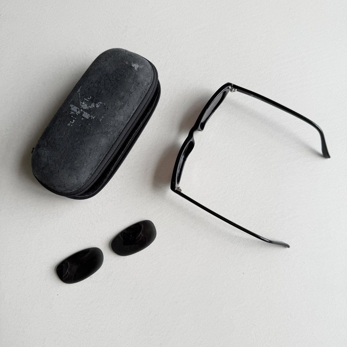 Calvin Klein Vintage Calvin Klein Sunglasses Size ONE SIZE - 9 Thumbnail