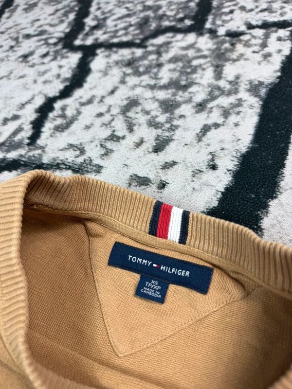 Tommy Hilfiger Tommy Hilfiger beige logo sweater XS Size US XS / EU 42 / 0 - 5 Thumbnail