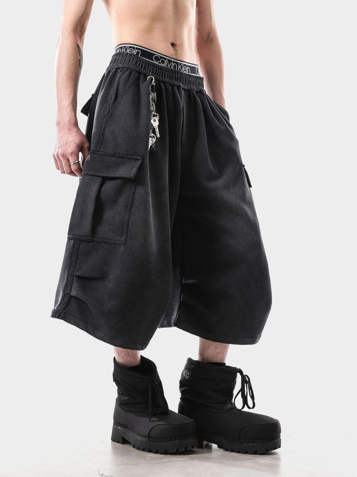 Japanese Brand Washed Black Cargo Shorts Size US 30 / EU 46 - 1 Thumbnail