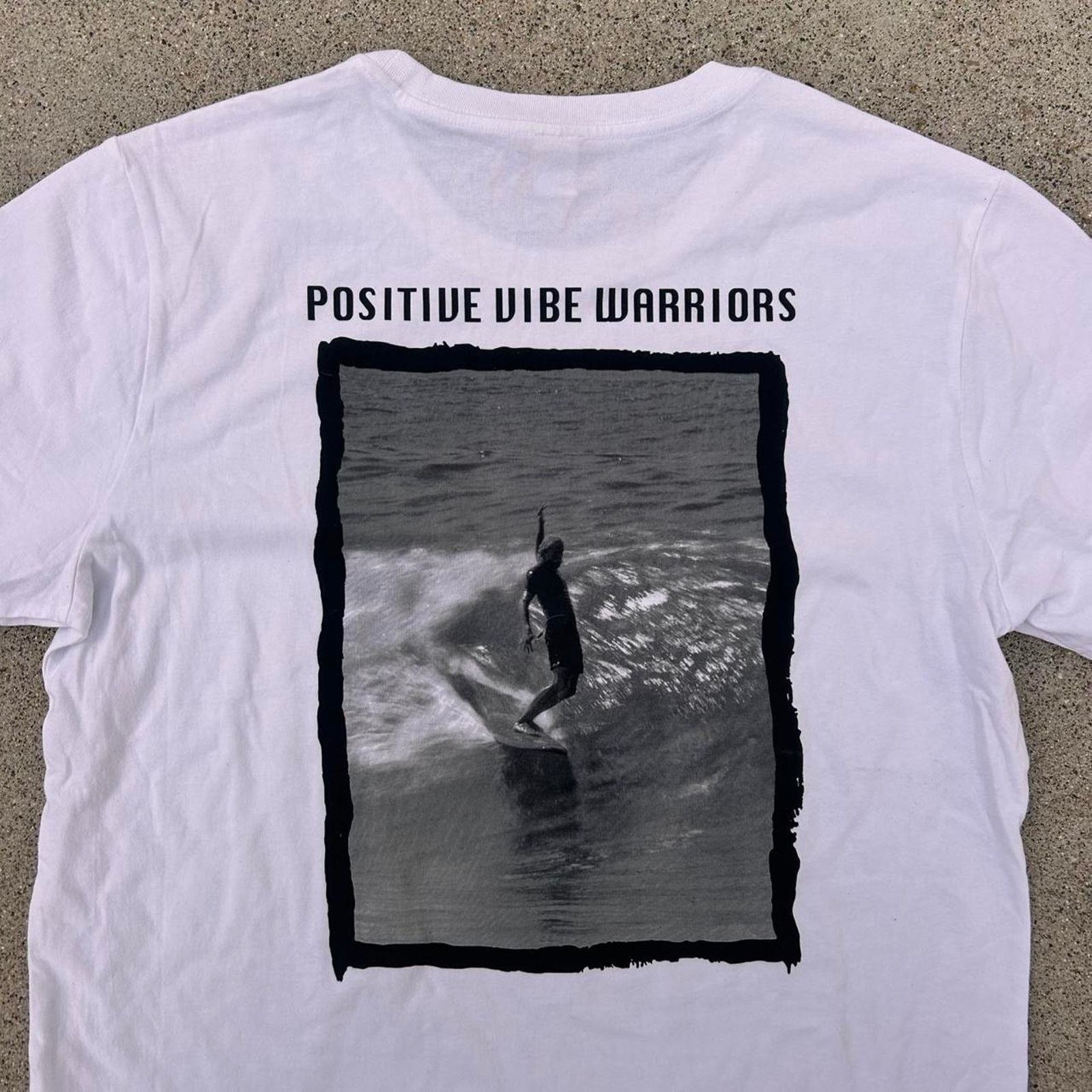 Other Surf graphic shirt size large Size US L / EU 52-54 / 3 - 2 Thumbnail