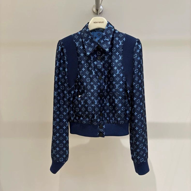 Louis Vuitton Louis Vuitton Blue mulberry silk presbyopic print reversib Size XS / US 0-2 / IT 36-38 - 1 Thumbnail