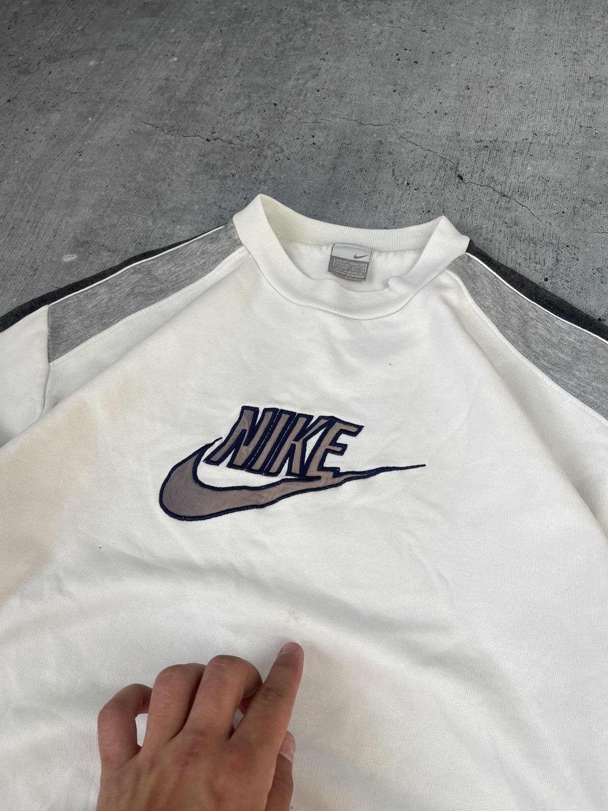 Nike Nike Vintage Sweatshirt Big Logo Faded Boxy Japanese Y2K Size US XL / EU 56 / 4 - 5 Thumbnail