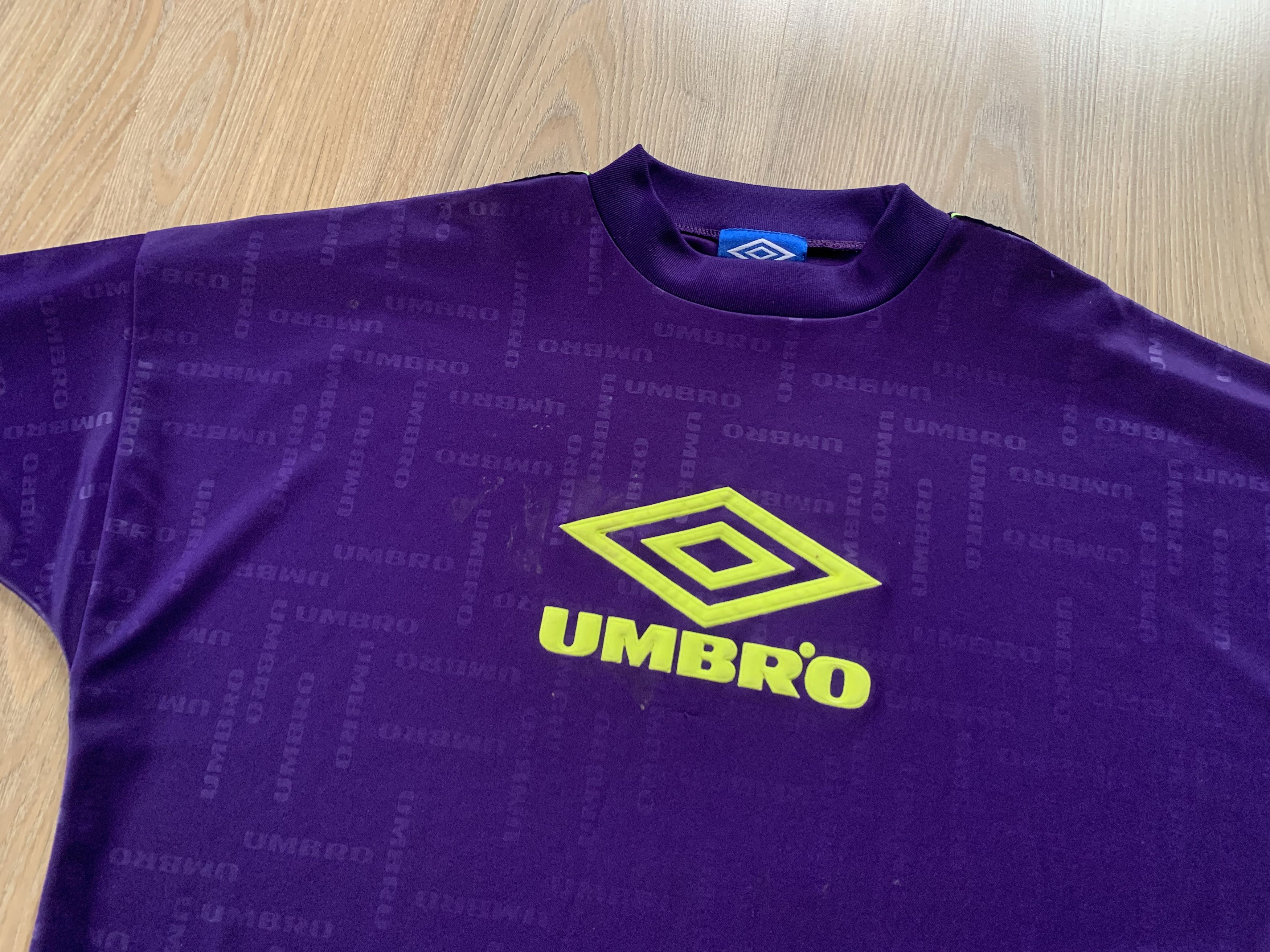 Umbro Umbro Vintage Monogram Football Soccer T Shirt Jersey Size US L / EU 52-54 / 3 - 5 Thumbnail