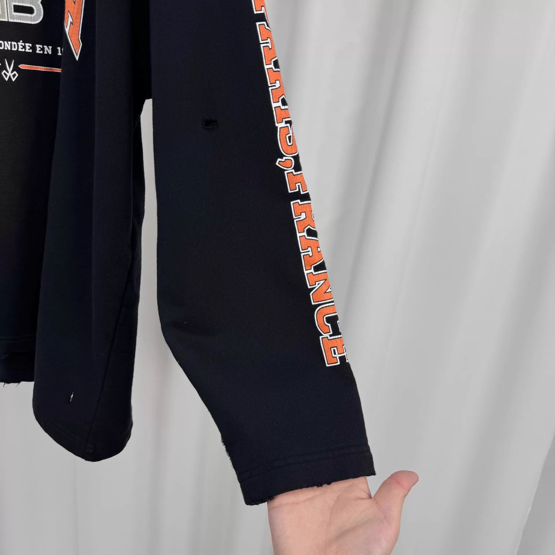 Balenciaga Balenciaga Distressed Printed Ripped Hoodie M 98 New Size US M / EU 48-50 / 2 - 5 Thumbnail
