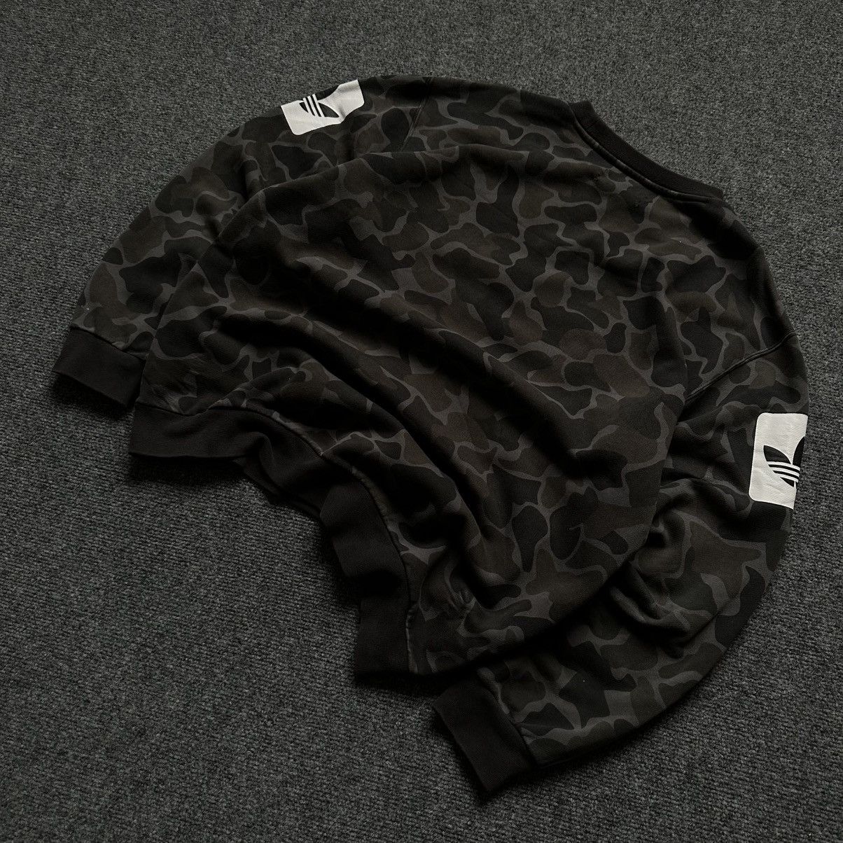 Adidas VTG Man Adidas Camo Sweatshirt Big Logo Size M Distressed Size US M / EU 48-50 / 2 - 4 Thumbnail