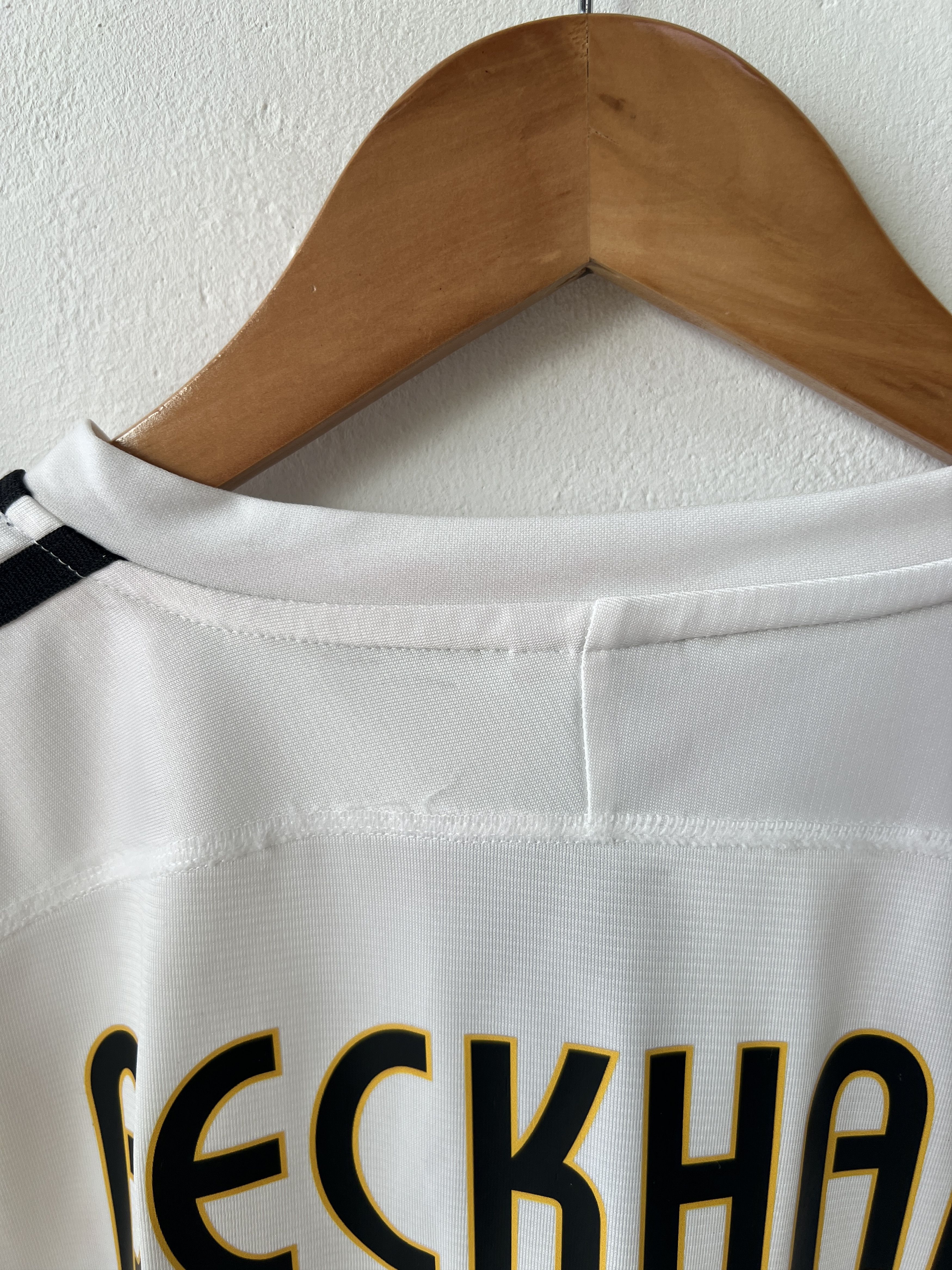 Adidas (XL) Real Madrid 2003-04 Home Kit Beckham #23 Size US XL / EU 56 / 4 - 7 Thumbnail
