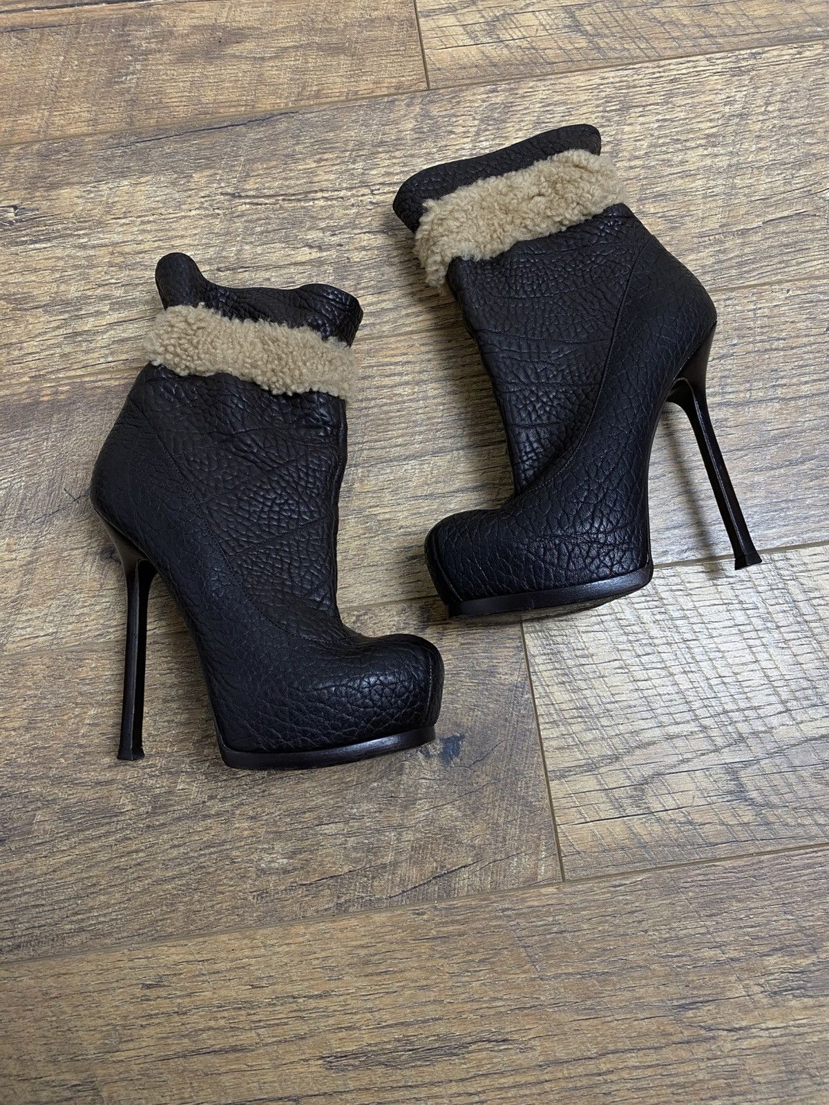Yves Saint Laurent YSL Archive Tribute Boots Textured Leather Futuristic Rare Size US 6 / IT 36 - 1 Thumbnail