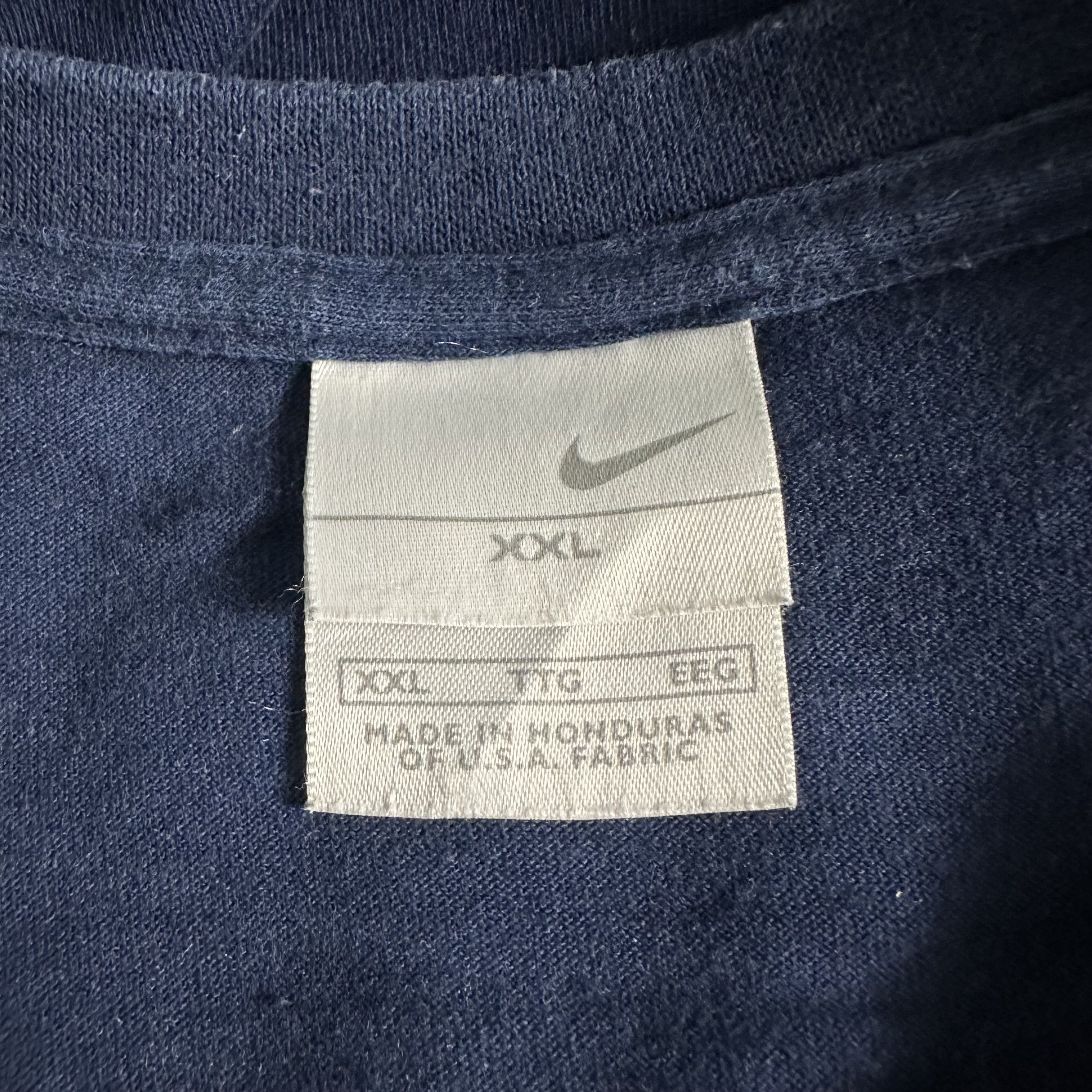Nike 🔥RARE🔥Vintage Nike All Print Waffle Trainer Shoes T-shirt Size US XXL / EU 58 / 5 - 8 Thumbnail