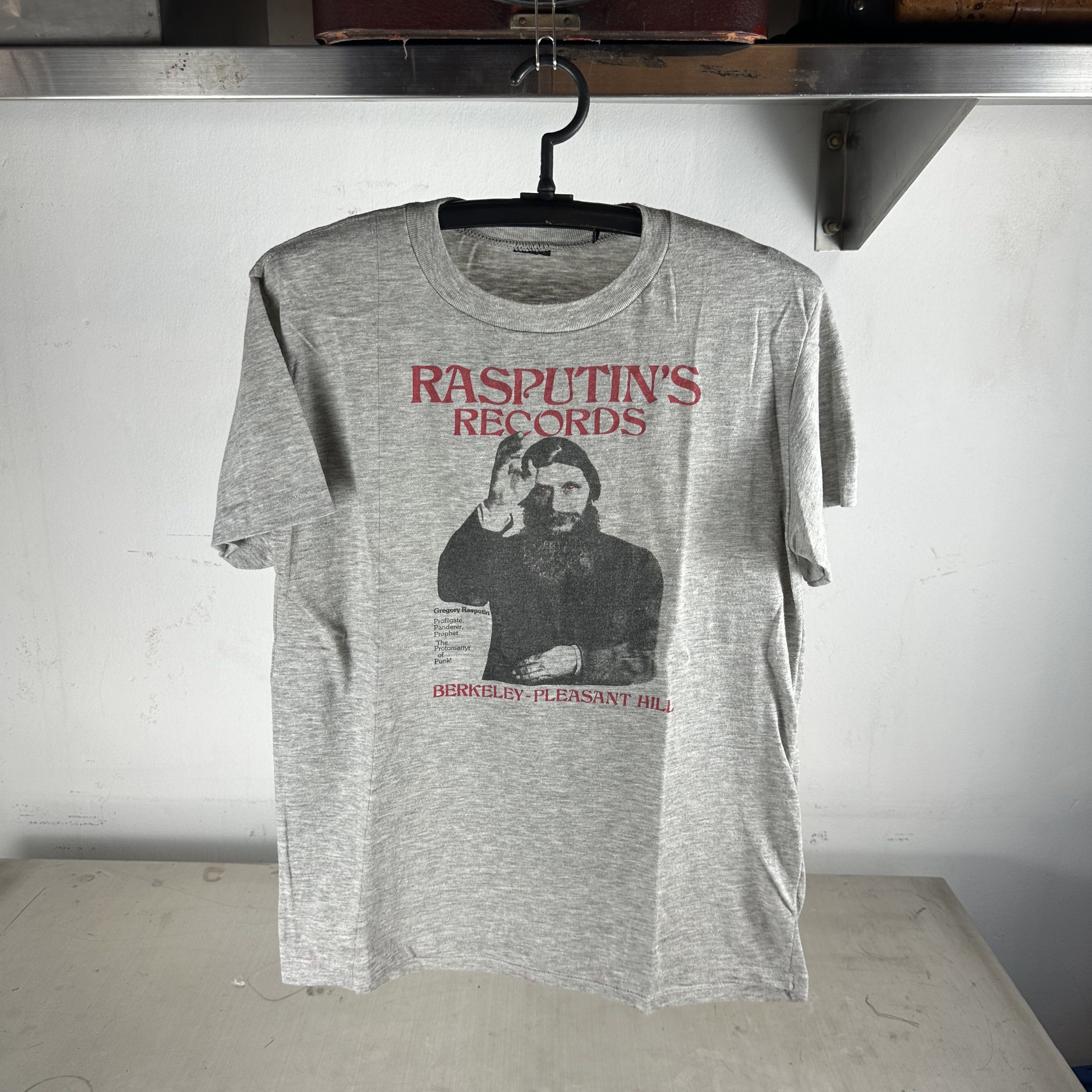 Vintage ​​​90s Rasputin Records Grigori Rasputin Punk T-Shirt Size US L / EU 52-54 / 3 - 1 Thumbnail