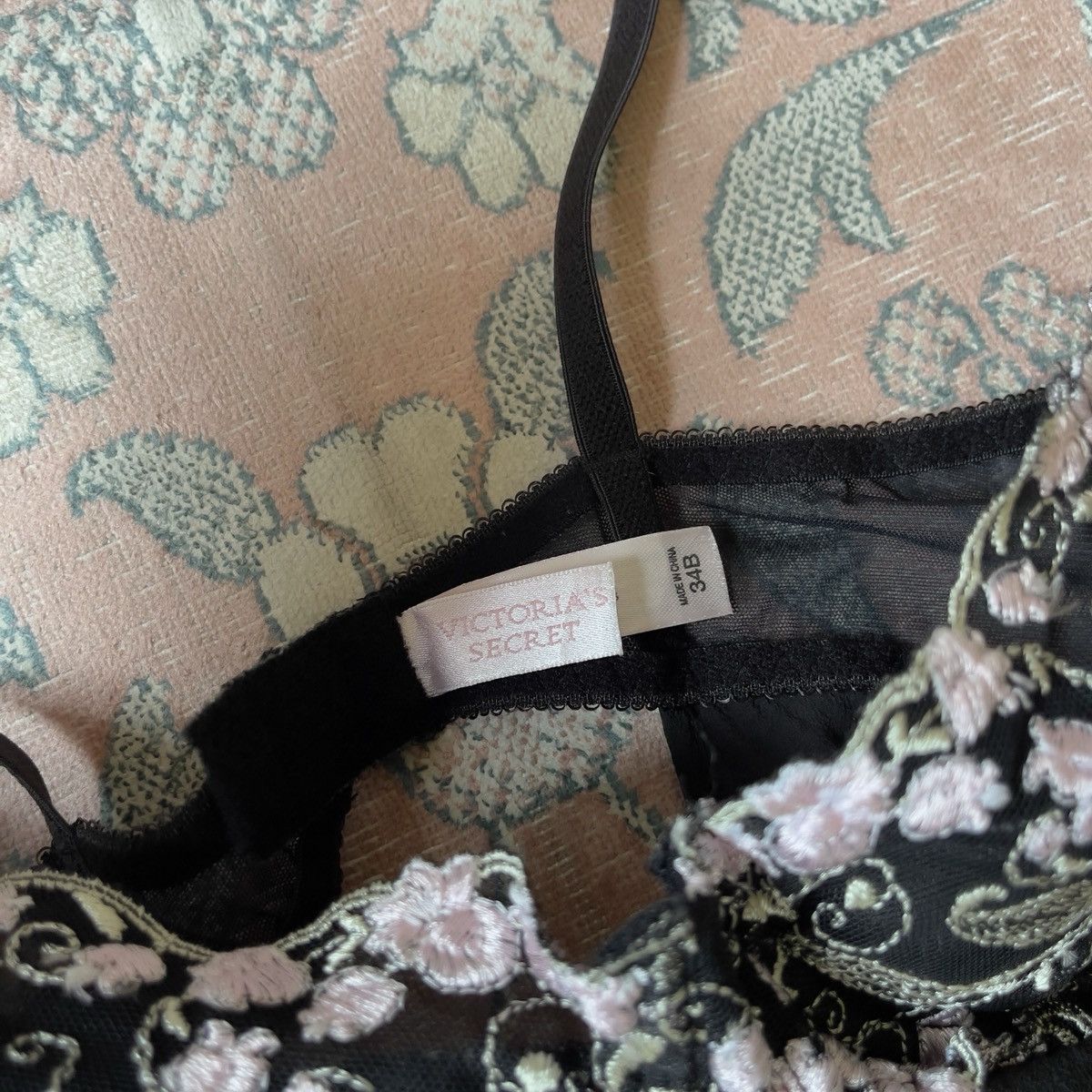Victoria's Secret Victoria’s Secret 1990s Black Silk Mini Slip Dress (34B/32C) Size S / US 4 / IT 40 - 14 Thumbnail