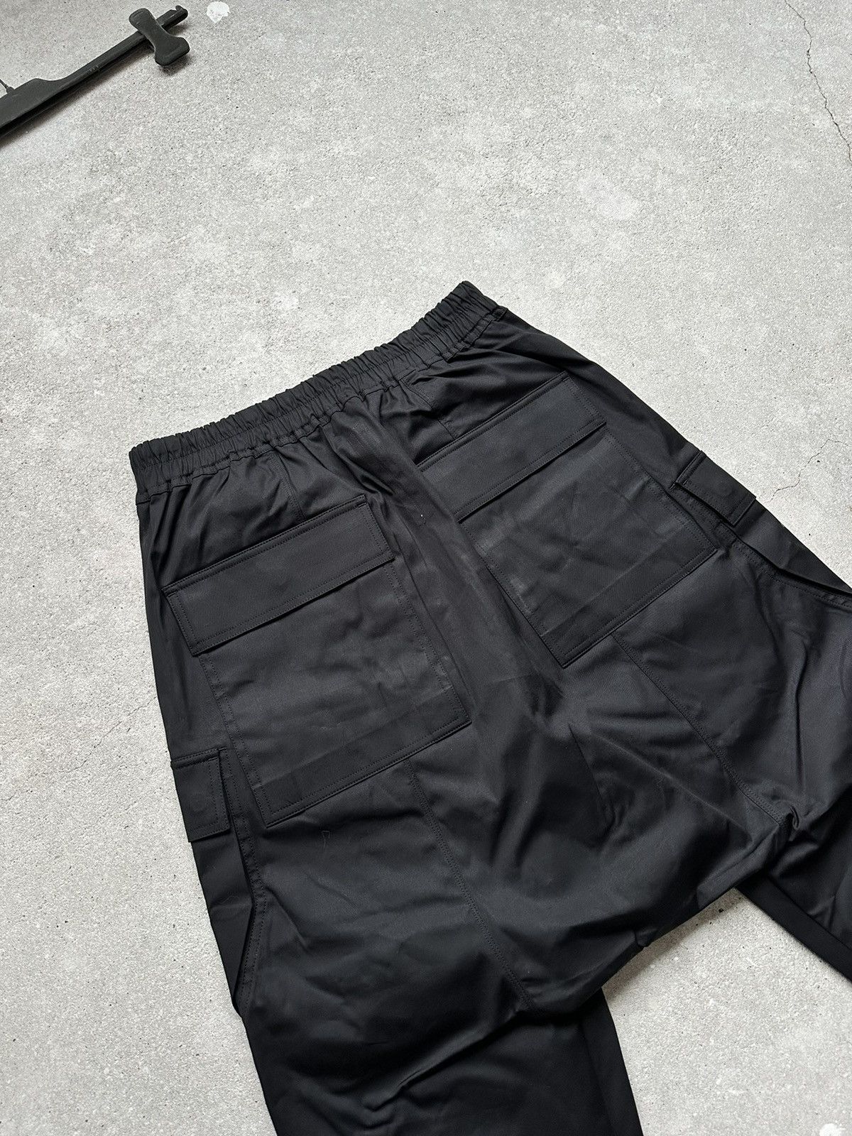 Rick Owens RICK OWENS CROPPED CARGO PANTS Size US 32 / EU 48 - 15 Thumbnail