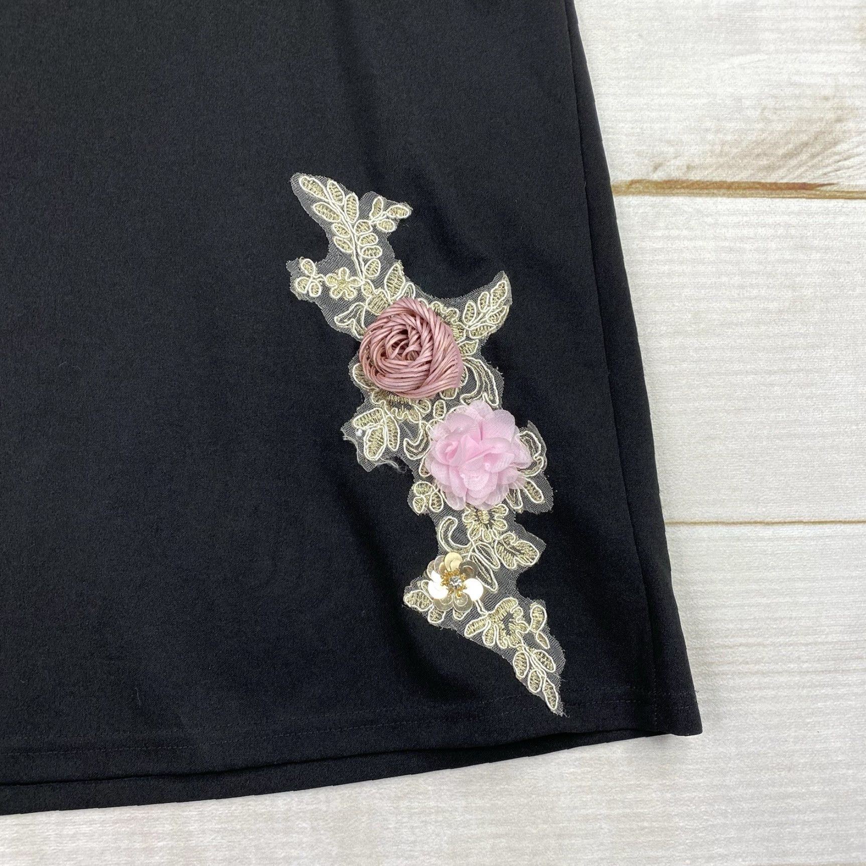 Shein SHEIN Curve Skirt Sz 3XL Black Embroidered Floral Sequins Mini Stretch Boho Size 40" / US 18 - 2 Thumbnail