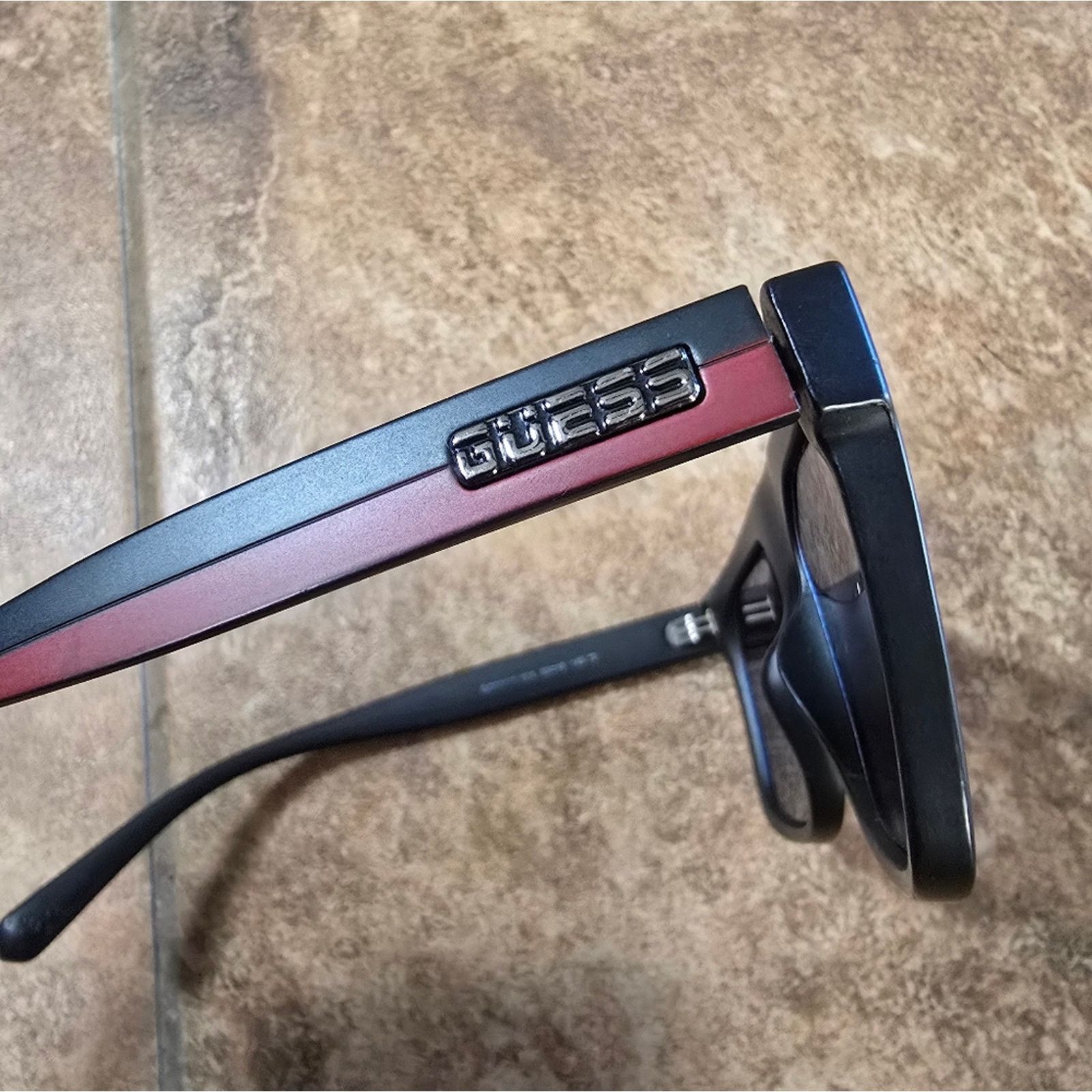 Guess Black Red | GUESS | Squared Sunglasses w/Cover Size ONE SIZE - 4 Thumbnail