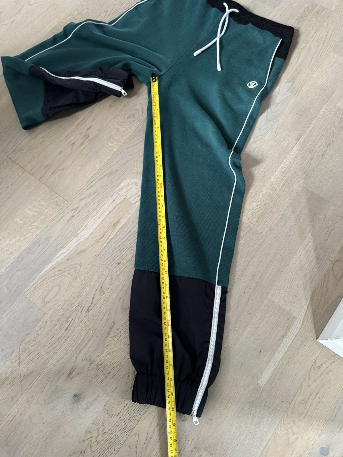 Louis Vuitton LOUIS VUITTON HYBRID NYLON JOGGER sizes in photos by tap Size US 32 / EU 48 - 5 Thumbnail