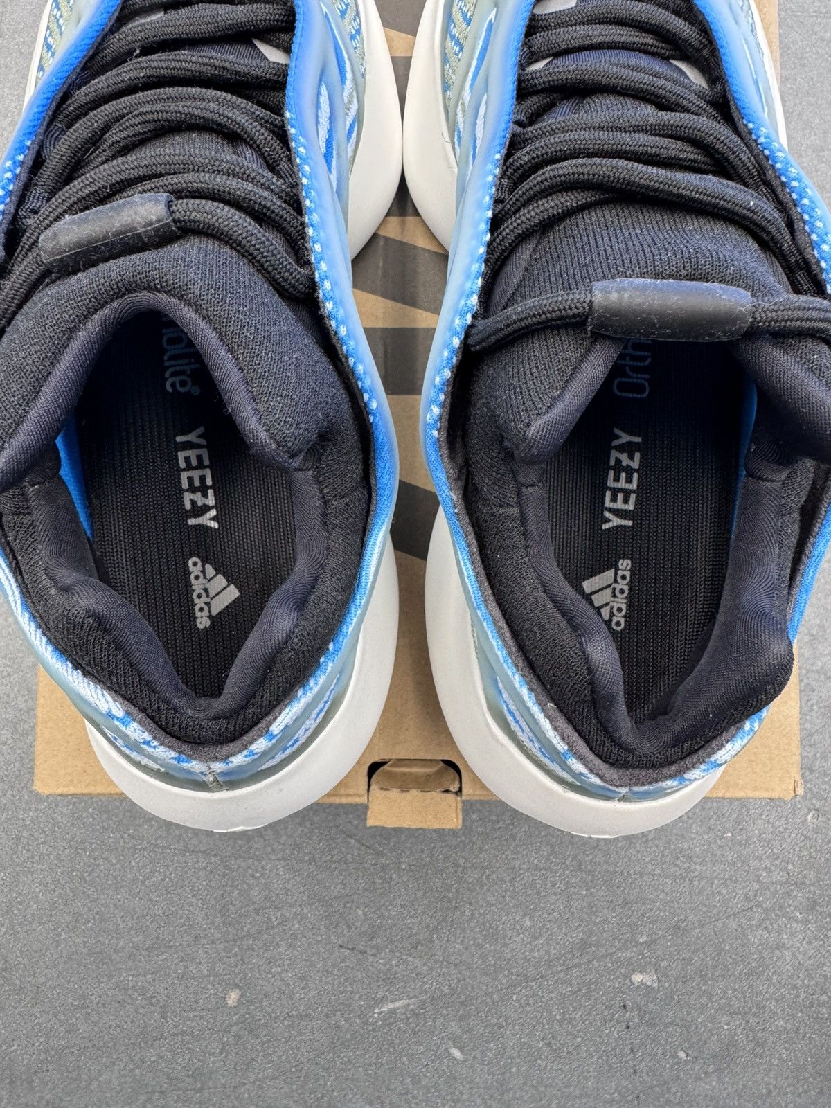 Yeezy 2020 Adidas Yeezy 700 V3 Arzareth Size US 8 / EU 41 - 6 Thumbnail