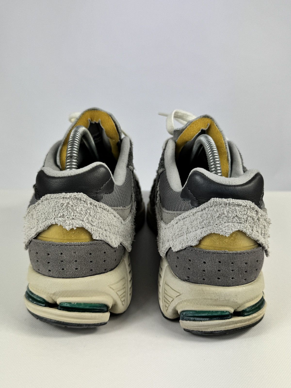 New Balance NEW BALANCE 2002R SNEAKERS Size US 9 / EU 42 - 3 Thumbnail