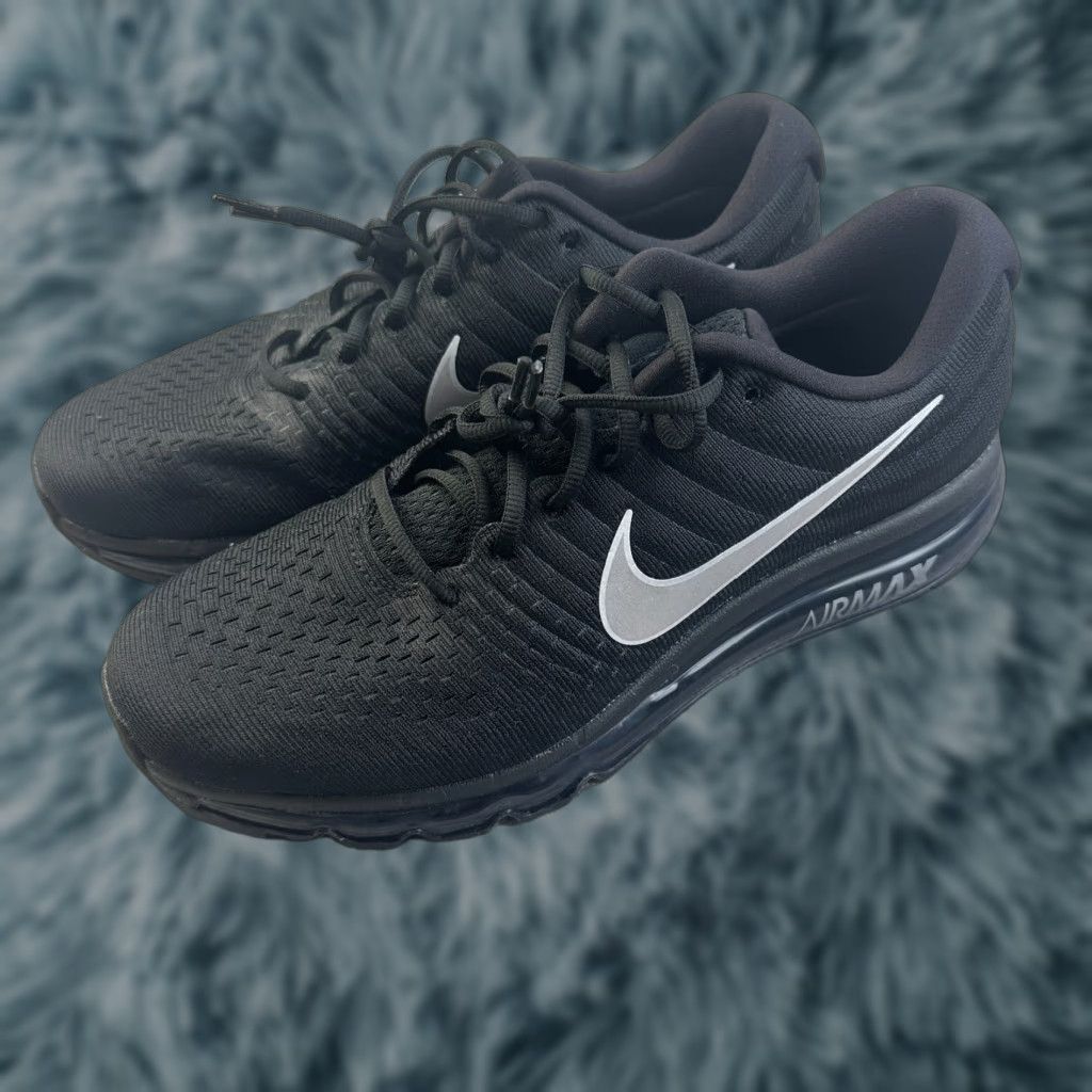 Nike Nike Air Max 2017 Low Top Shoes Sneakers Mens 10 Black Size US M / EU 48-50 / 2 - 1 Thumbnail