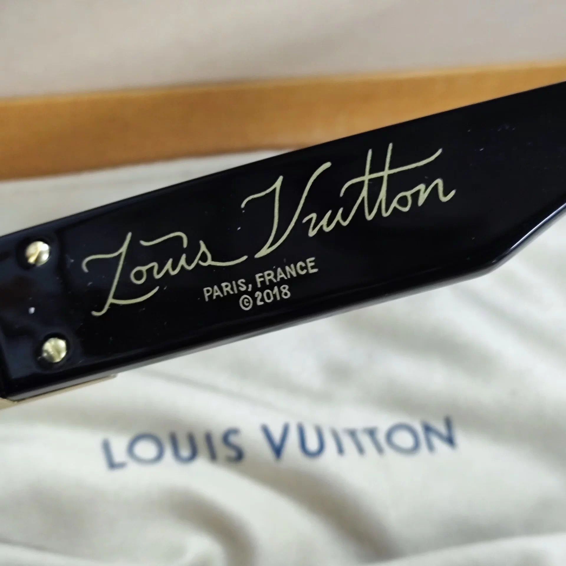 Louis Vuitton LV new authentic black sunglasses Size ONE SIZE - 7 Thumbnail