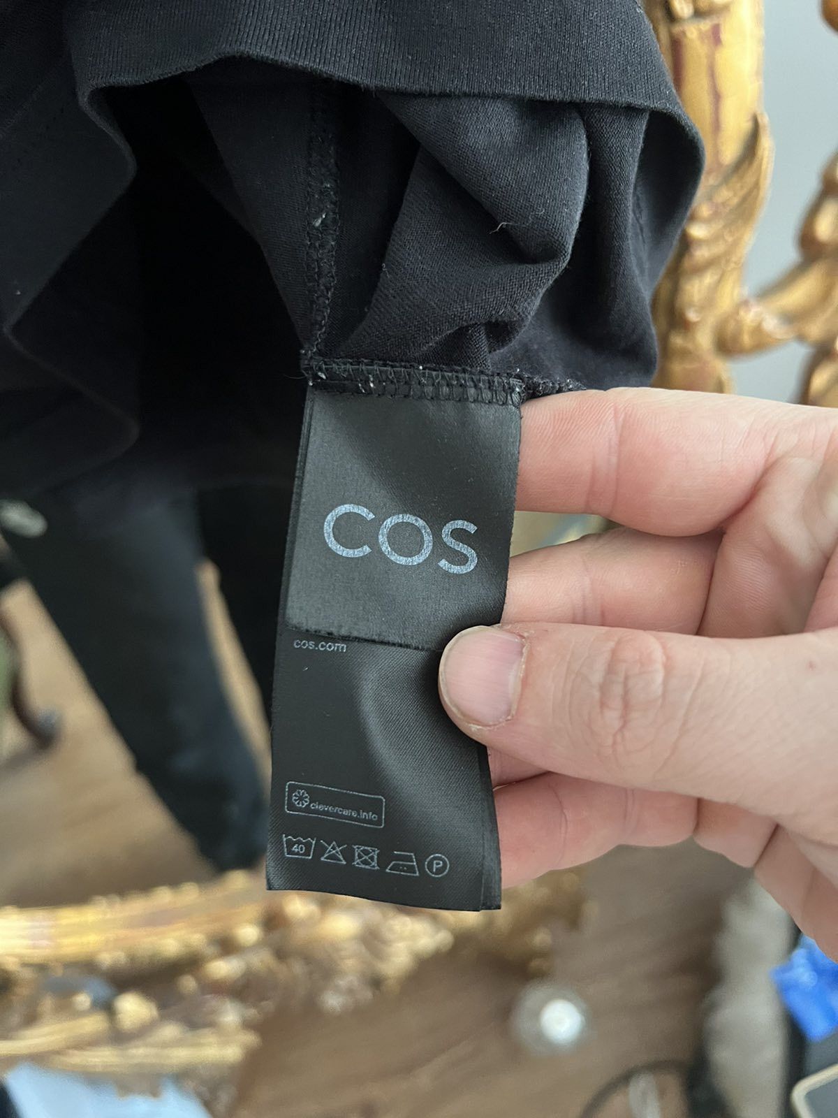 Cos COS WMN BLACK TEE SZ M Size M / US 6-8 / IT 42-44 - 5 Thumbnail