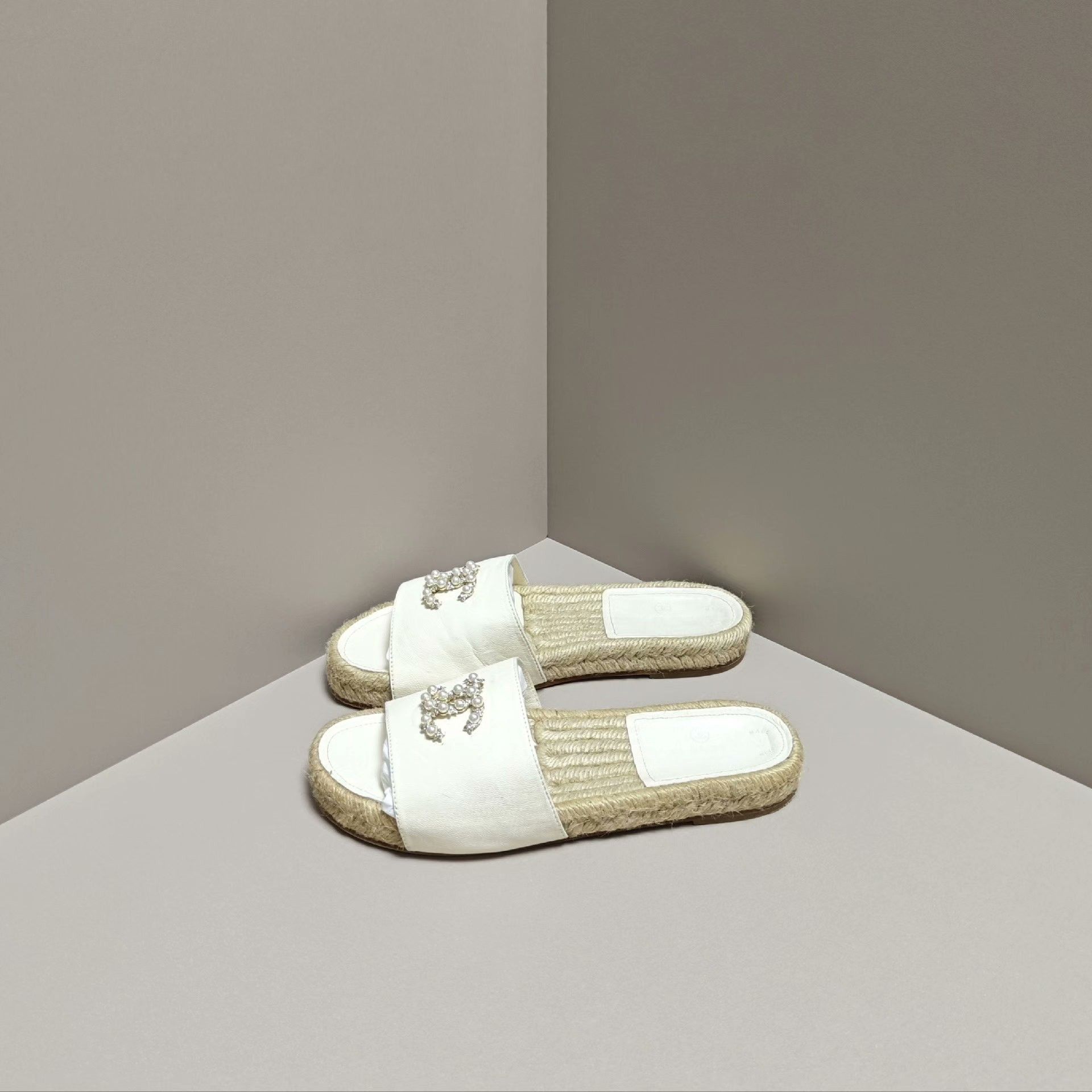 Chanel Chanel Retro Sandals us_5 Women Size US 5 / IT 35 - 1 Thumbnail