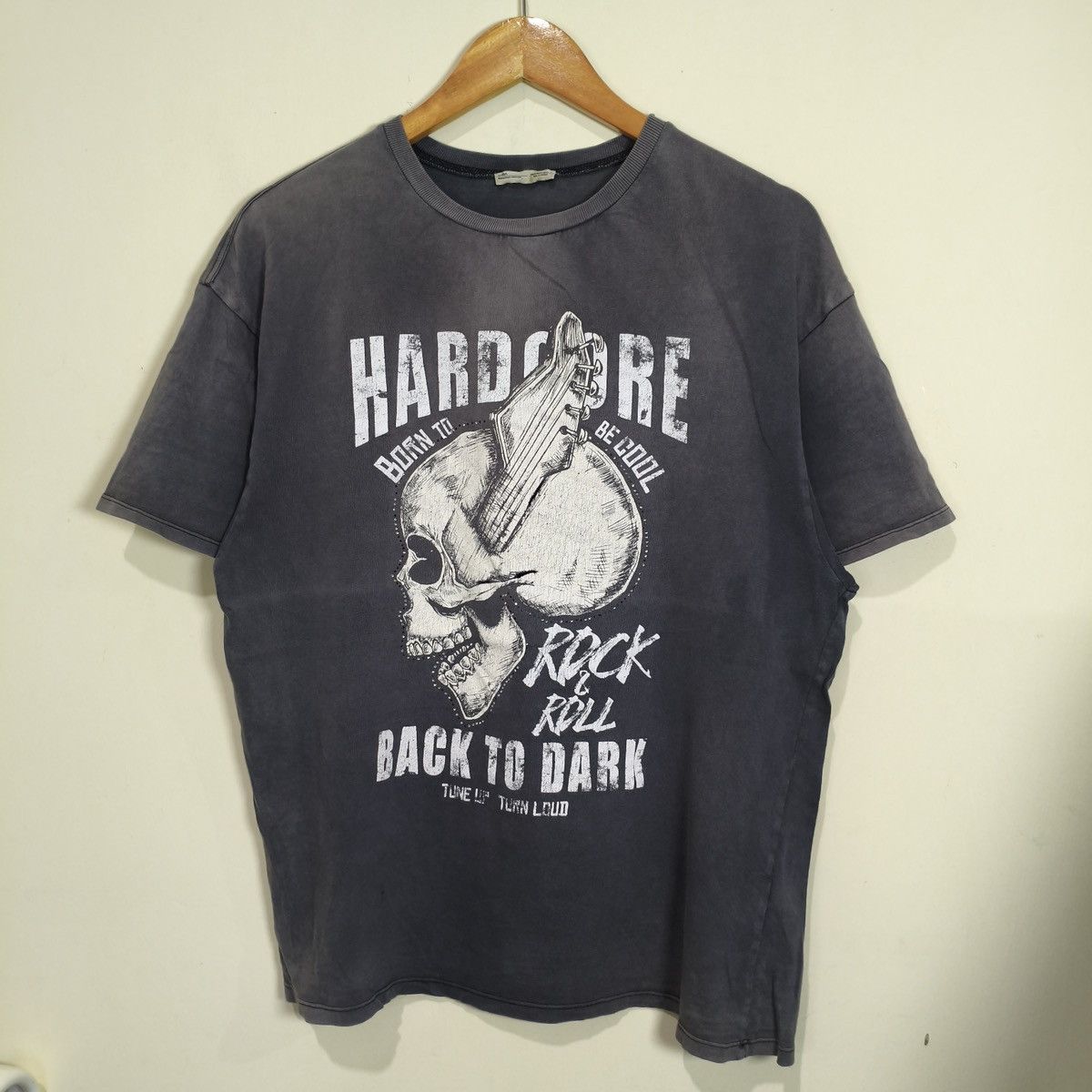 Zara Zara men's T-shirt graphic print skull guitar "Rock & Roll" Size US S / EU 44-46 / 1 - 1 Thumbnail