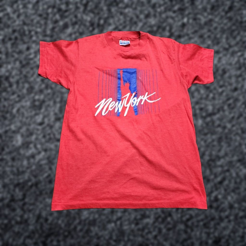 Hanes VINTAGE Hanes T-Shirt 80s Adult M Red New York City Statue of Liberty Graphic Size US M / EU 48-50 / 2 - 1 Thumbnail