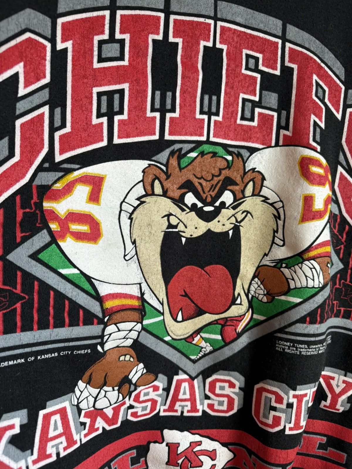 Warner Bros Rare vintage 1992 KC Kansas City Chiefs Taz sweatshirt Size US XL / EU 56 / 4 - 3 Thumbnail