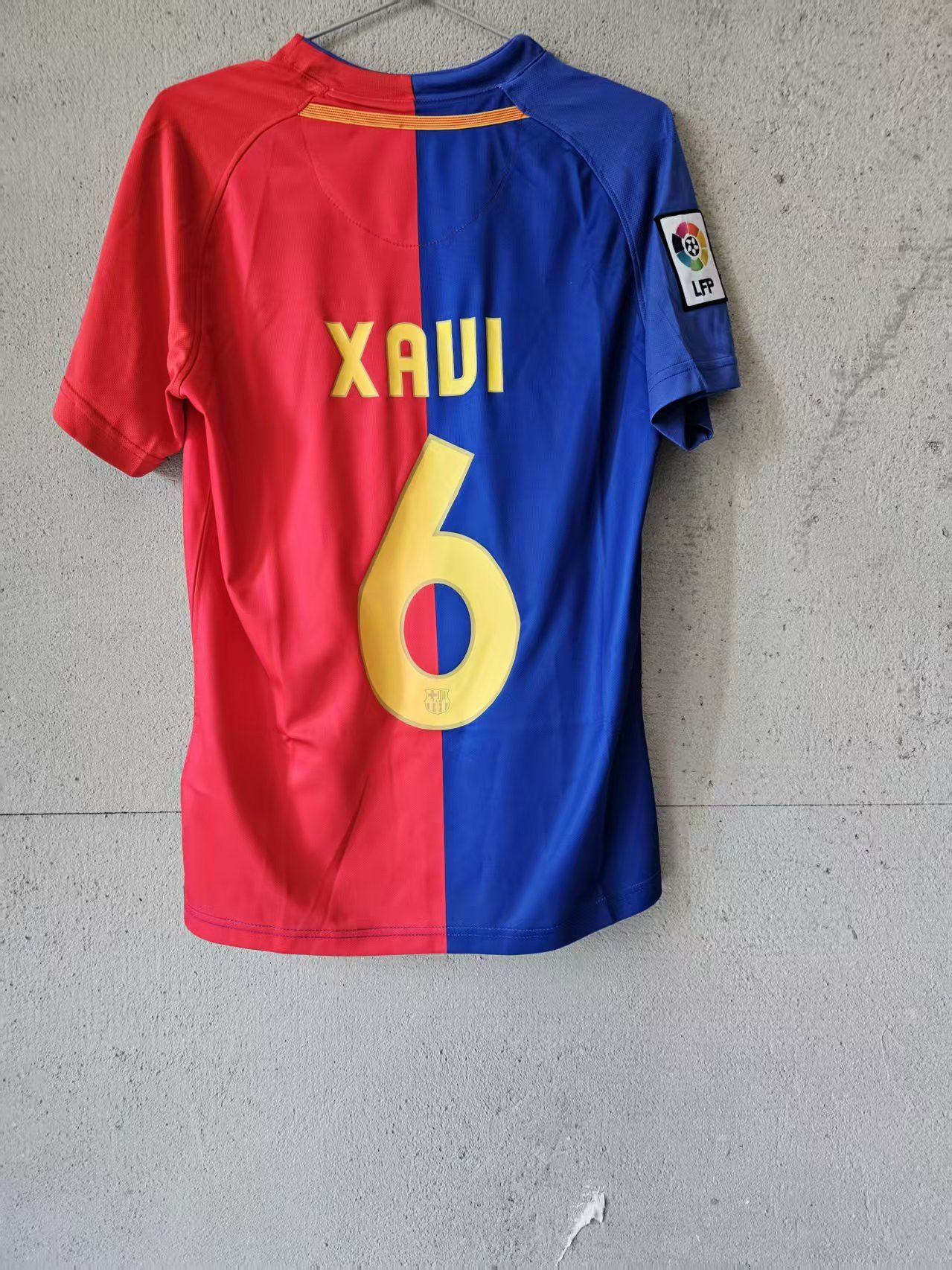 Other 2008 Barcelona Xavi Jersey Home Size US L / EU 52-54 / 3 - 1 Thumbnail