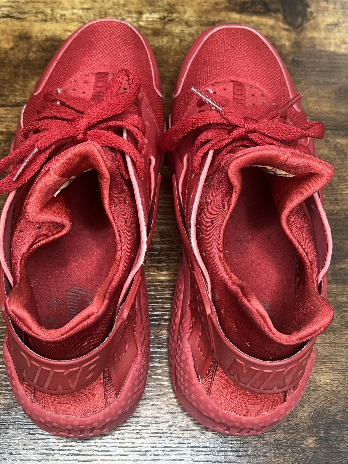 Nike Nike Air Huarache - Triple Red Size US 11 / EU 44 - 2 Thumbnail