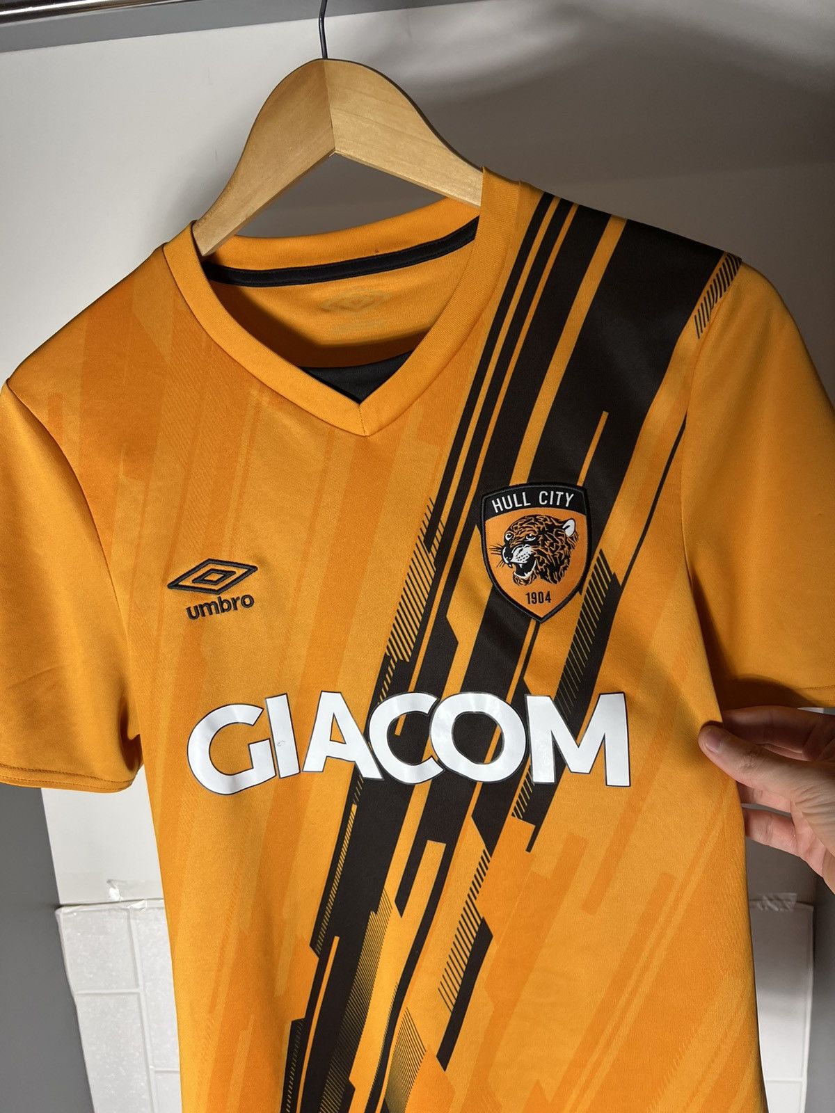 Umbro VINTAGE UMBRO FC HULL CITY ENGLAND SOCCER JERSEY RETRO Y2K Size US S / EU 44-46 / 1 - 7 Thumbnail