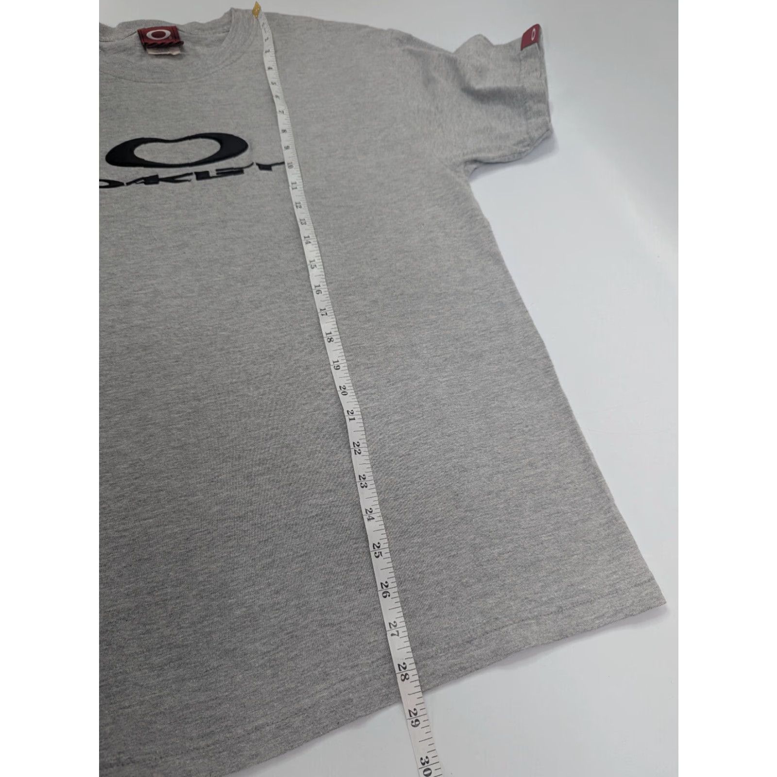 Oakley VINTAGE Oakley T-Shirt Mens L Gray Center Logo Rubber 90s California Skate USA Size US L / EU 52-54 / 3 - 6 Thumbnail