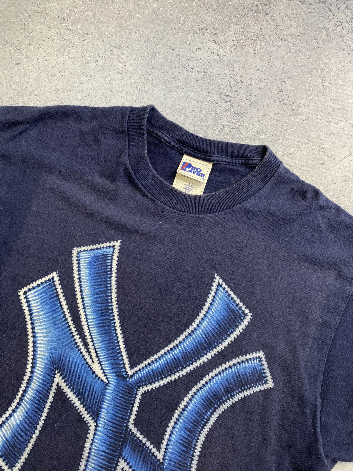 New York Yankees × Vintage Vintage New York Yankees Blue T-Shirt 1996 Big Centre Logo Size US L / EU 52-54 / 3 - 7 Thumbnail