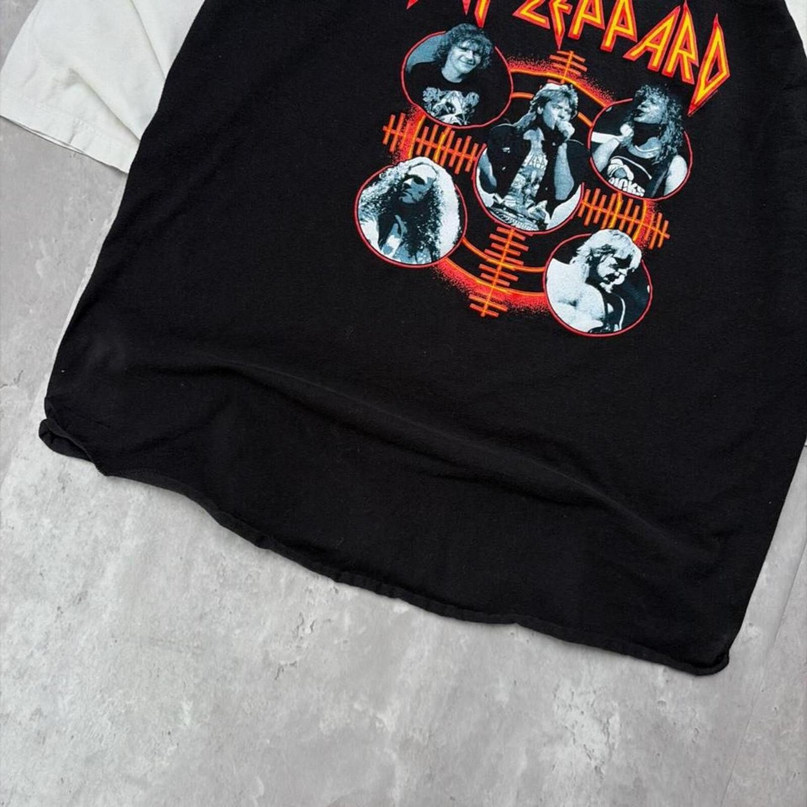 Other Y2K Black Def Leppard Grunge 3/4 Sleeve Gothic Band Shirt Size US XL / EU 56 / 4 - 4 Thumbnail